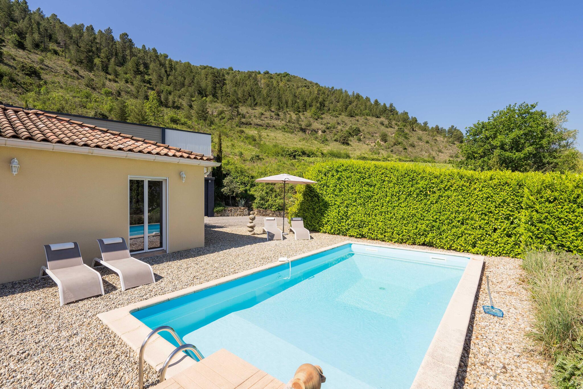 Fraai gelegen villa in natuur met heerlijk privé-zwembad en mooi uitzicht