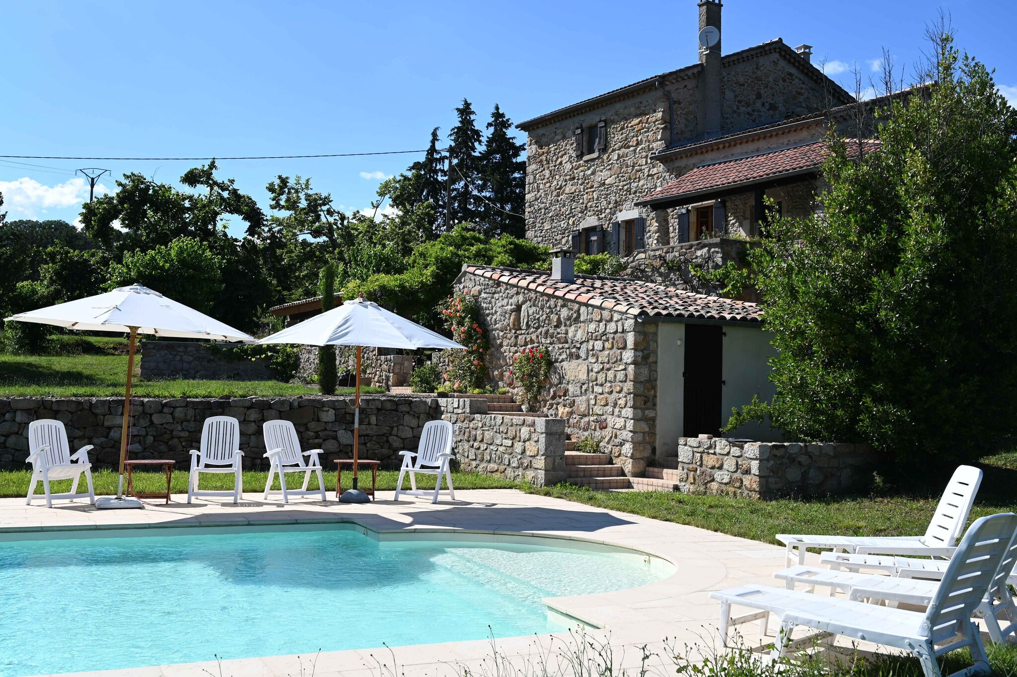 Ruime villa in de Ardèche tussen de wijngaarden