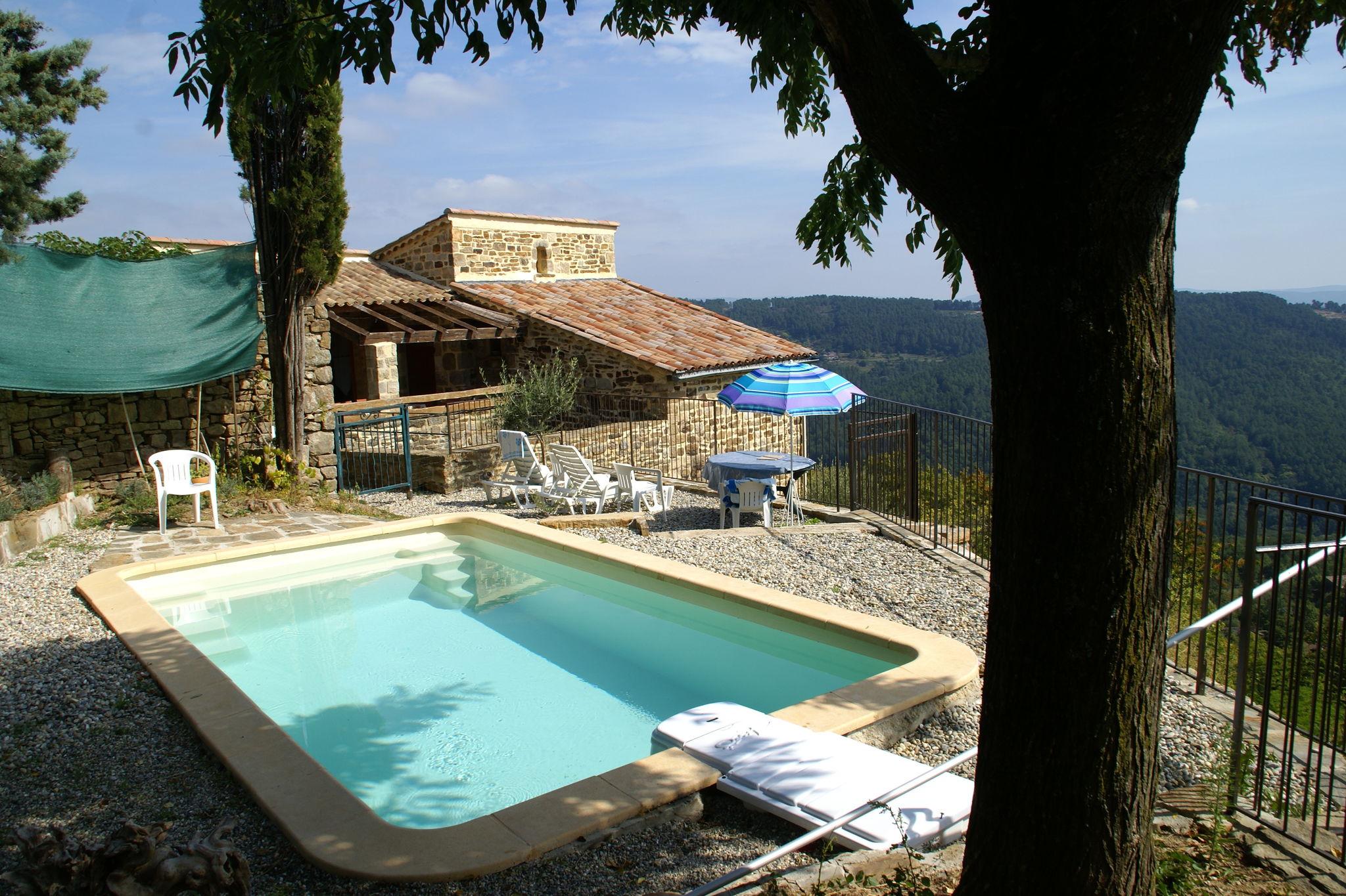 Detached holiday home in Chassiers with private pool
