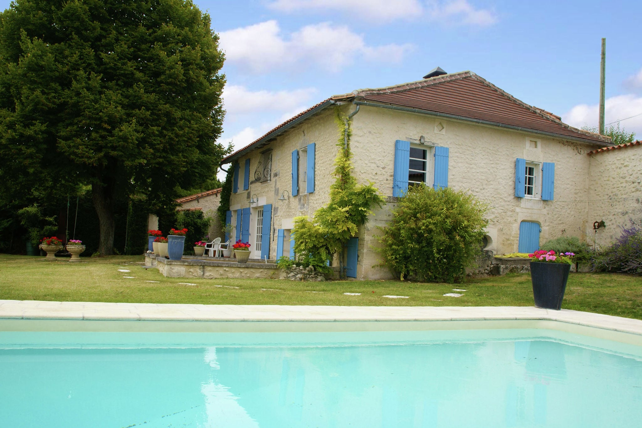 Ruim vakantiehuis in Aquitaine met privézwembad en terras