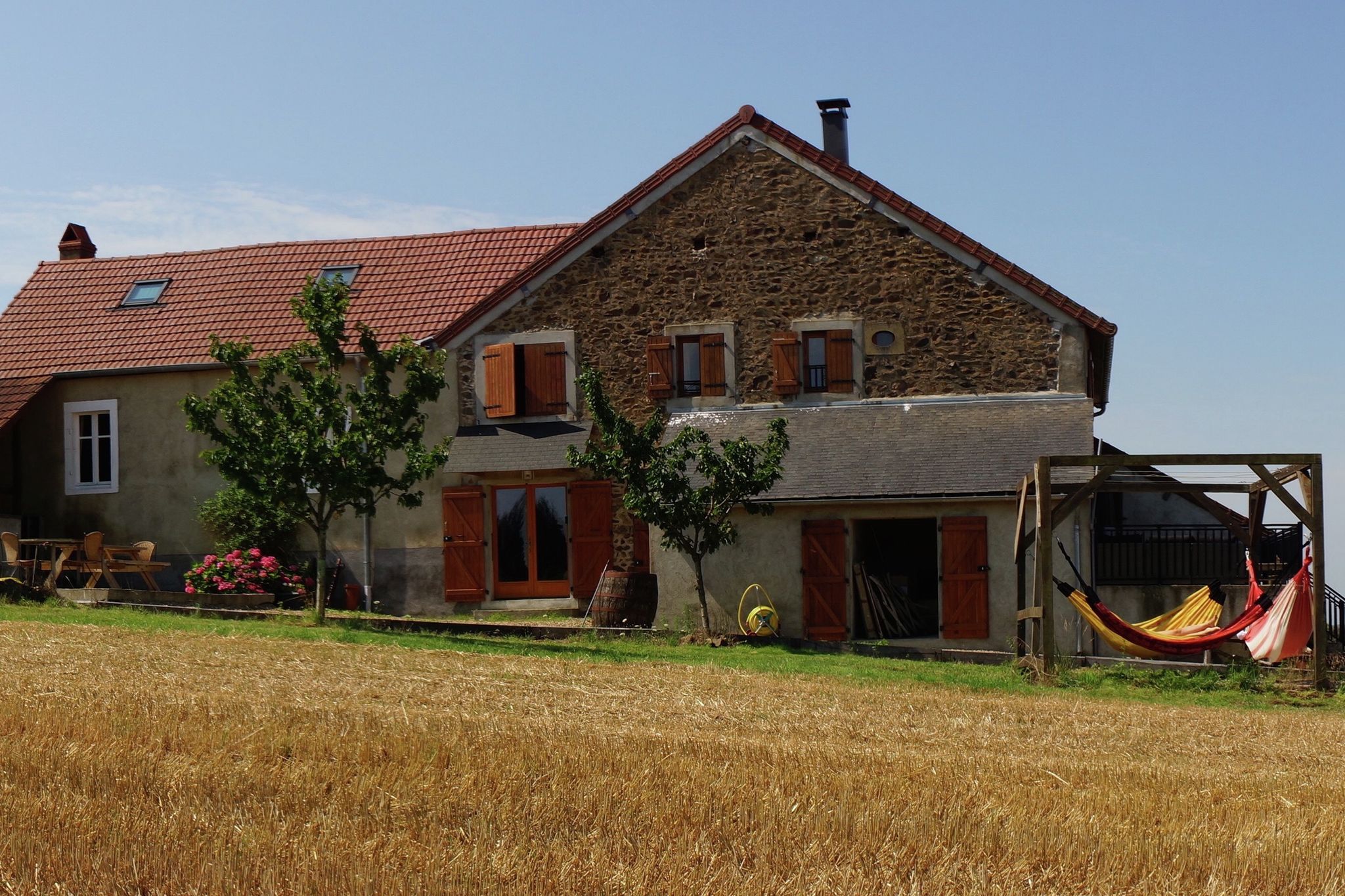 vakantiehuis in oude stijl in Bourgogne, met terras