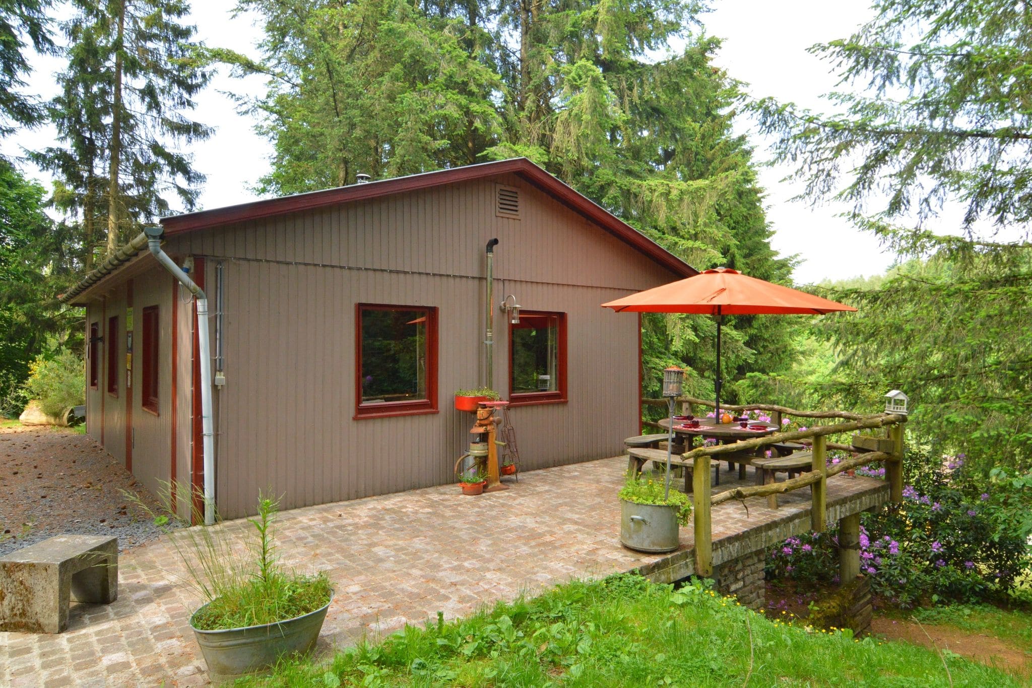 Chalet and gypsy caravan in a green and peaceful environment, near Houffalize