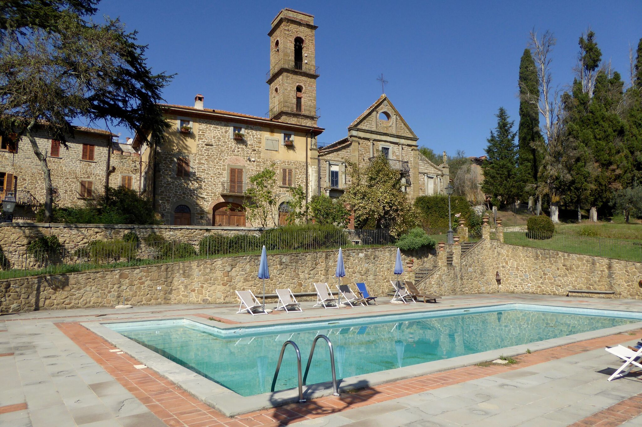 Oud kasteellandgoed omgeven door natuur met een heerlijk privézwembad