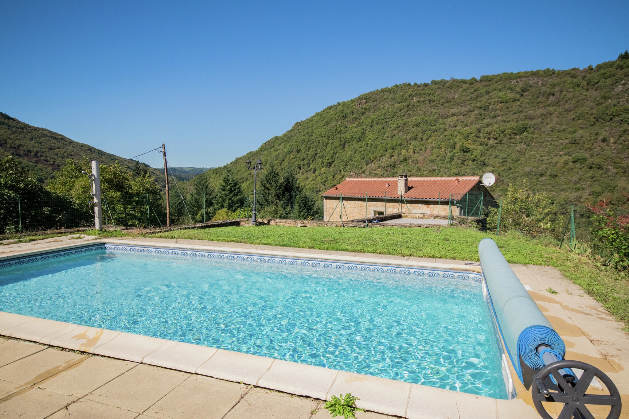 Vakantiehuizen Montclar EUR-FR-12550-03