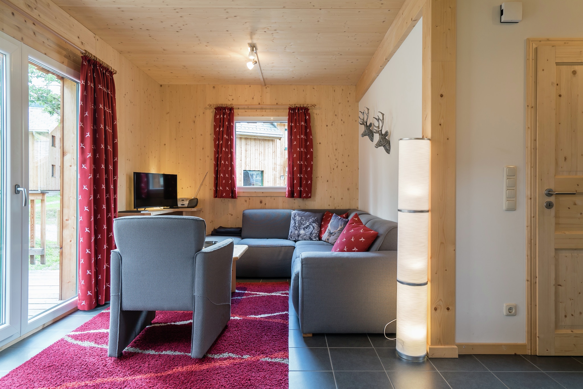 Ground floor: (hallway, Living room(TV(satellite), radio, CD player, gas fireplace), open kitchen(electric kettle, toaster, cooker(ceramic), coffee machine(espresso, filter), oven, grill, microwave, dishwasher, fridge-freezer), toilet, Internet access)\n\nOn the 1st floor: (bedroom(double bed), bedroom(single bed, double bed), bathroom(Bubble bath, shower, infrared sauna, washbasin, hairdryer))\n\nski storage, cot, washing machine, heating(electric, central), terrace, garden, garden furniture, BBQ(charcoal), parking, children\'s bed, high chair