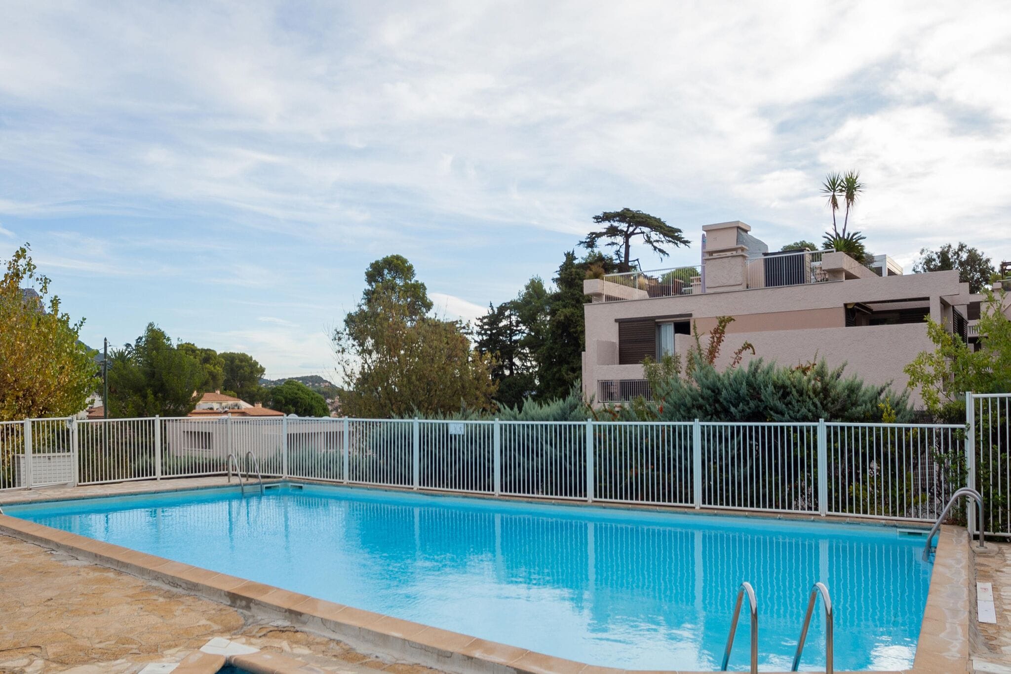 Das edele Ferienhaus mit Schwimmbad, Garten, Tennisplatz