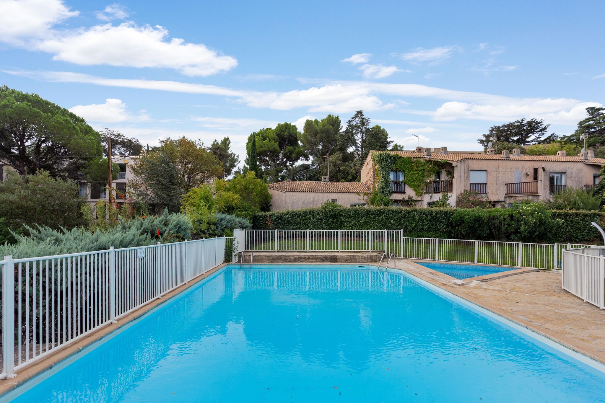 

Maison de vacances élégante avec piscine, jardin, court de tennis