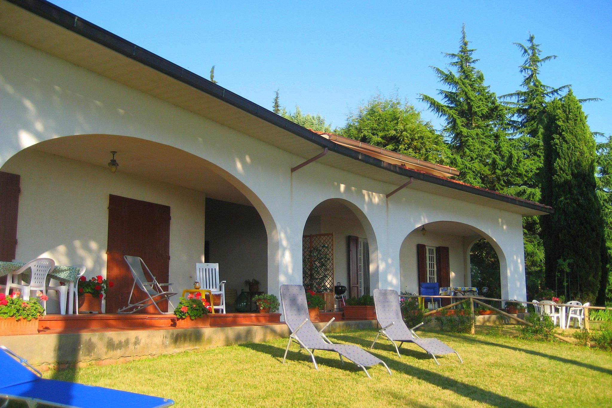 Luxuriöse Villa mit Terrasse in Castellina Marittima