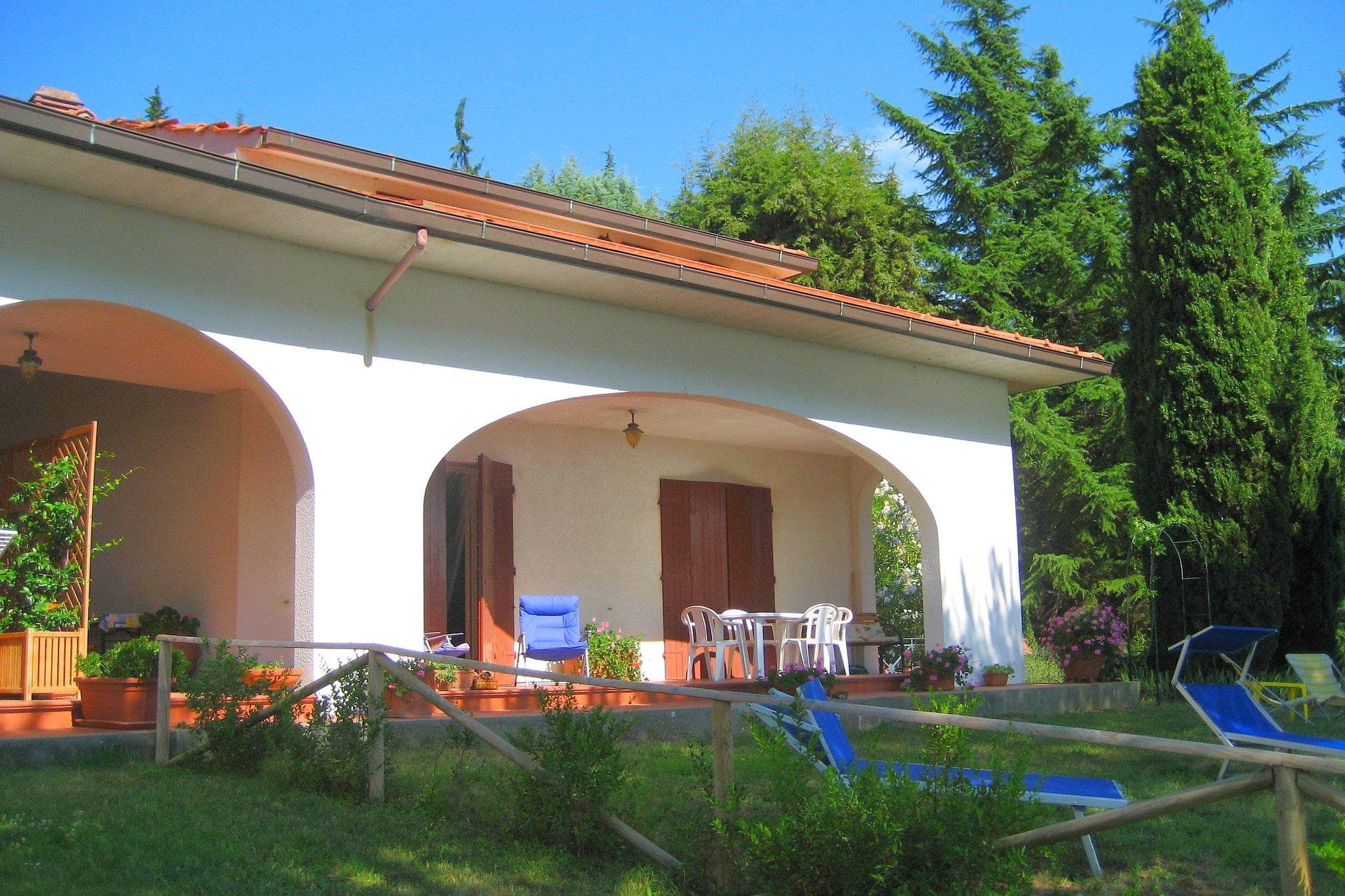 Villa de luxe avec terrasse à Castellina Marittima