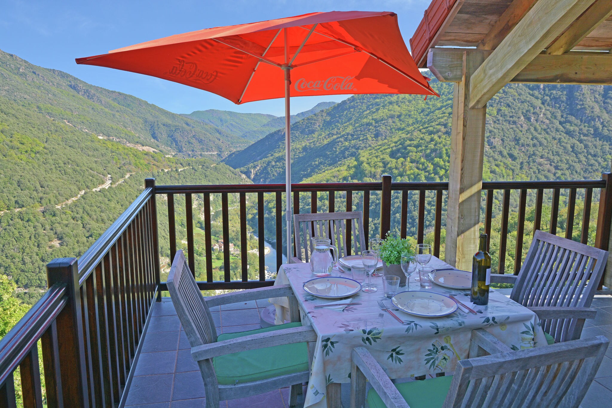 Villa in de Cevennen op grens met Ardèche met schitterend uitzicht op een meer