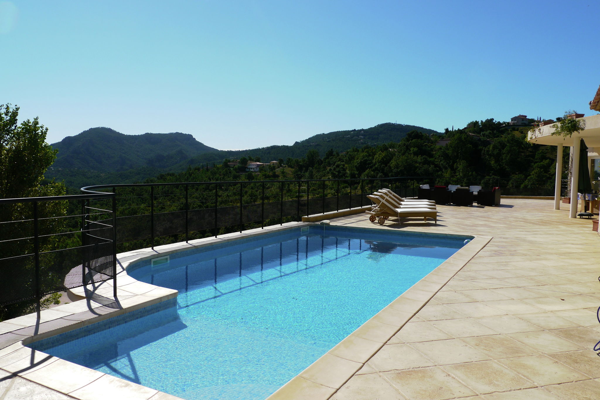 Luxuriöse Villa in Les Adrets-de-l'Estérel mit Swimmingpool
