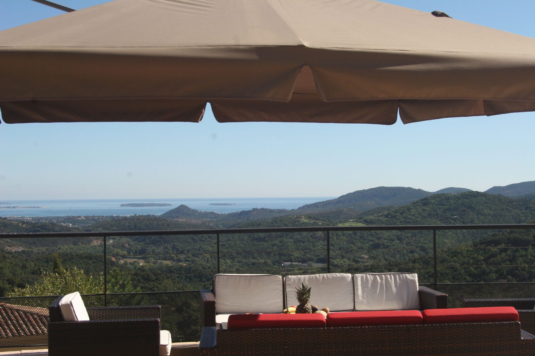 Luxe villa met privézwembad en fraai uitzicht op de heuvels