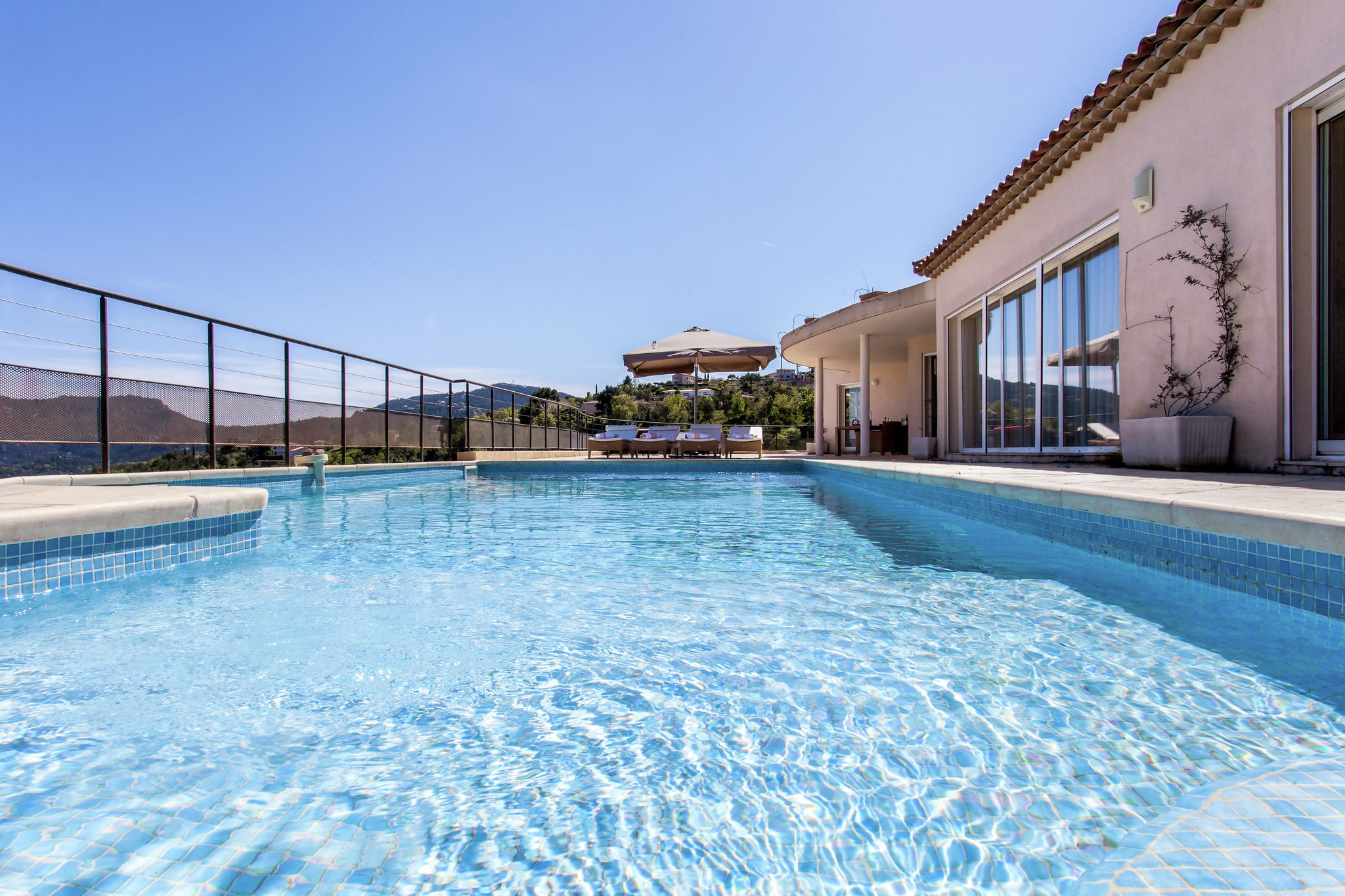 Opulent Villa in Les Adrets-de-l'Estérel With Swimming Pool