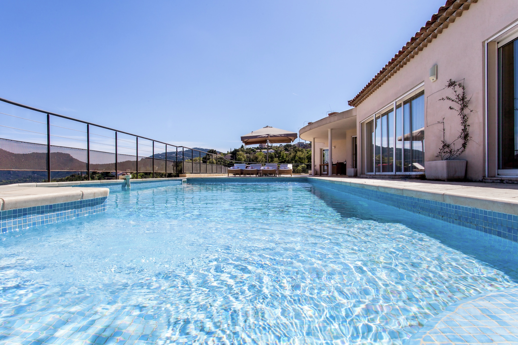 Villa de luxe aux Adrets-de-l'Estérel avec piscine