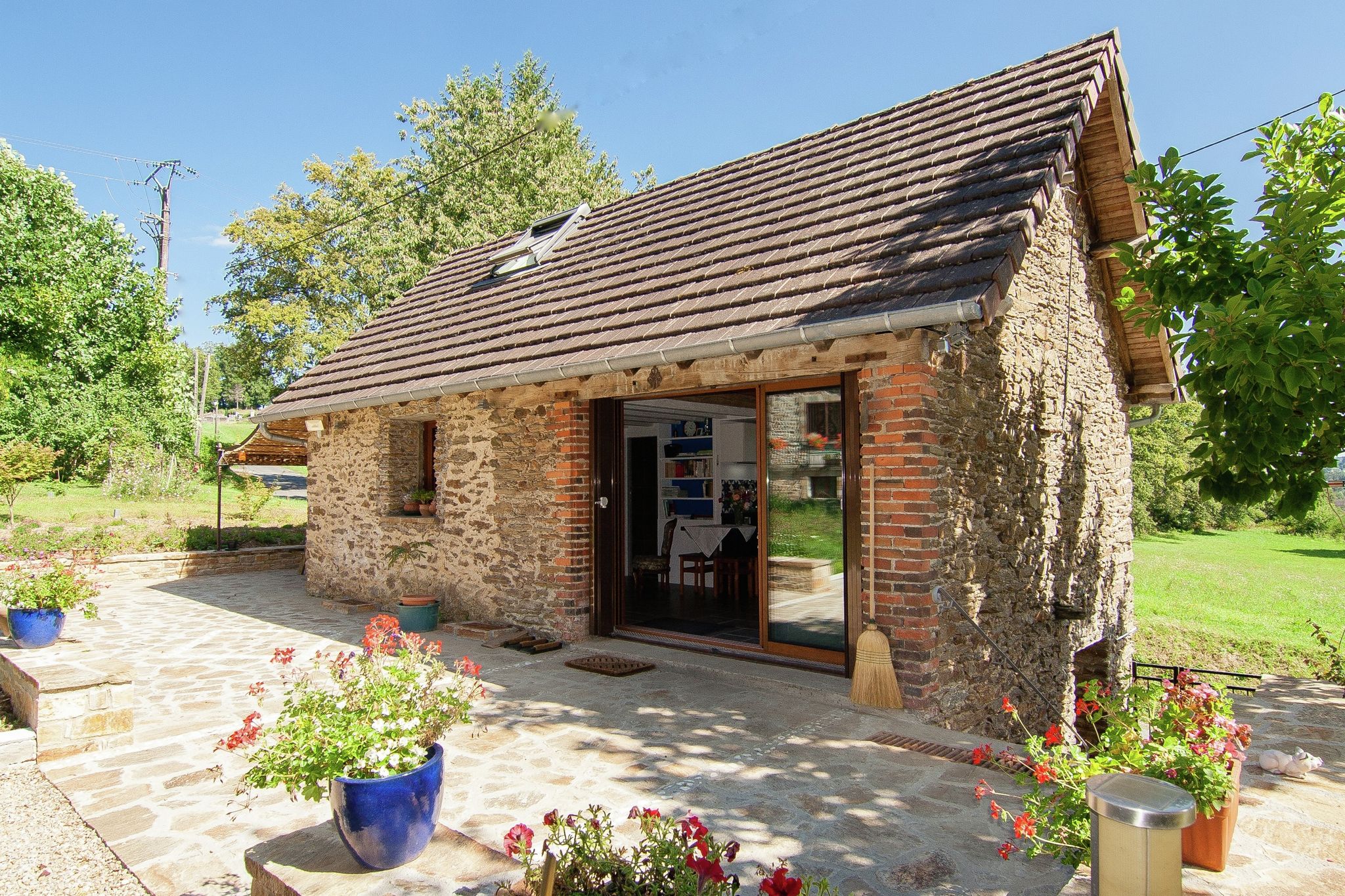 Haus in ländlicher Umgebung in Limousin mit Privatterrasse
