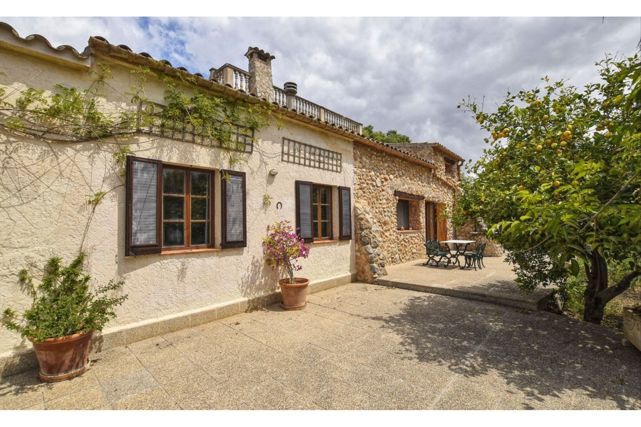 Vintage Holiday Home in Buger with large Private Pool total privacy