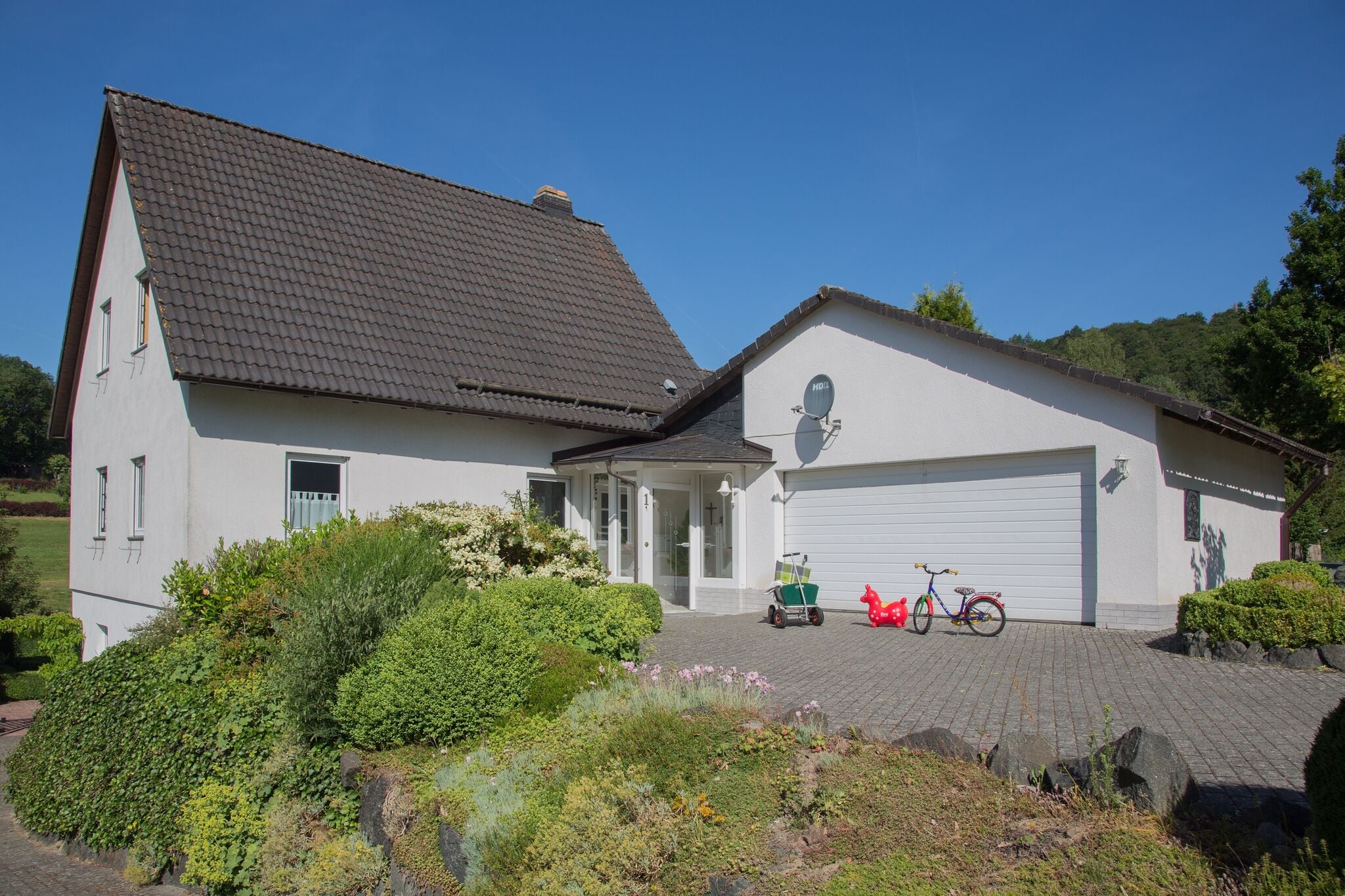 Attractive Holiday Home in Elkeringhausen with Pond