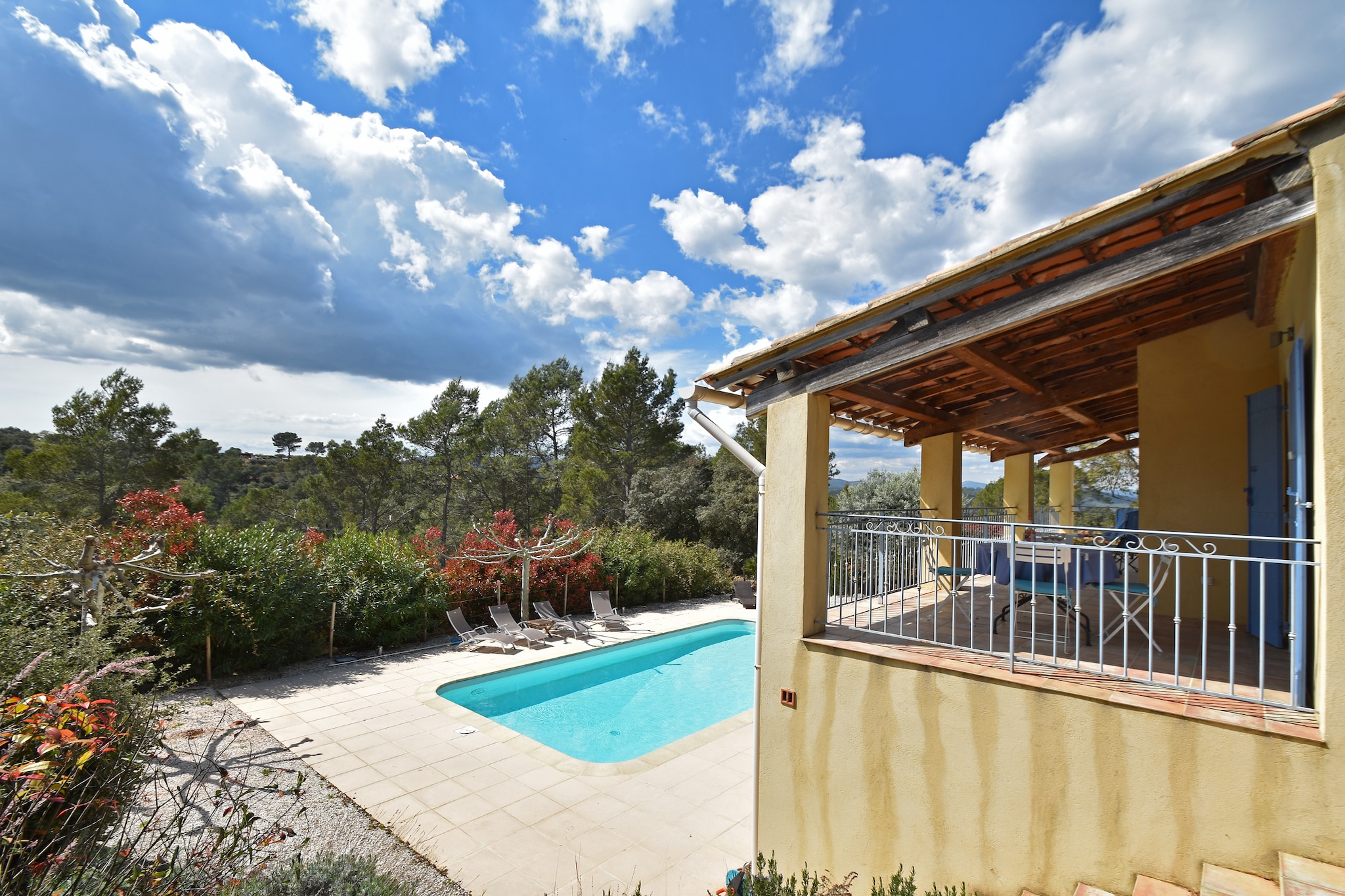 Confortable villa avec piscine privée, 30km de la côte d'Azur