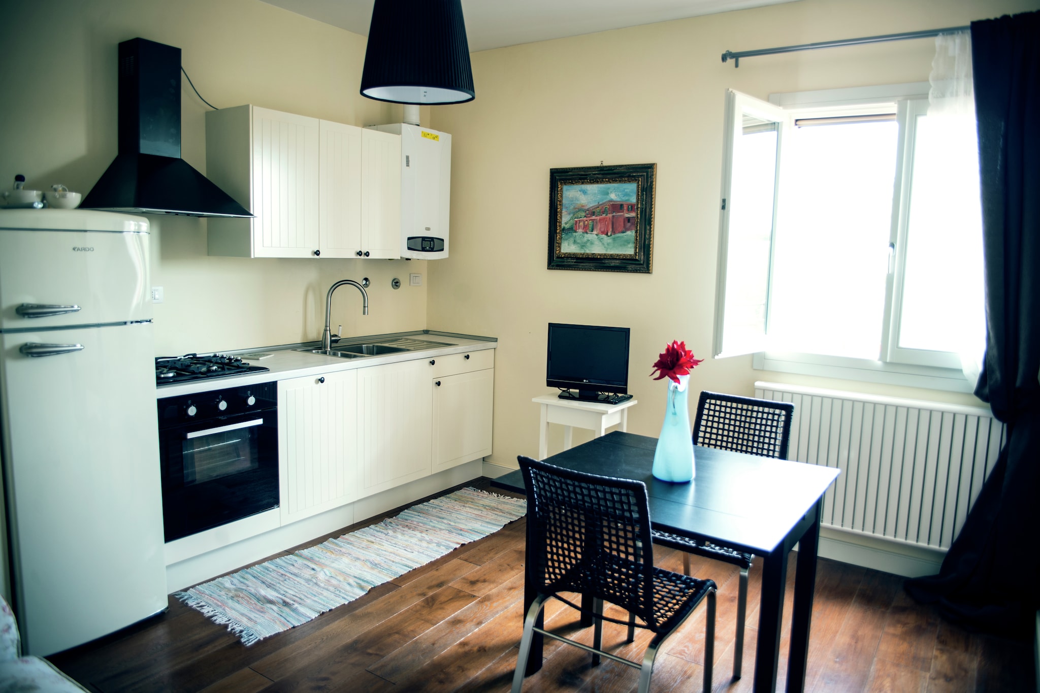 San Marino Poolside Stay