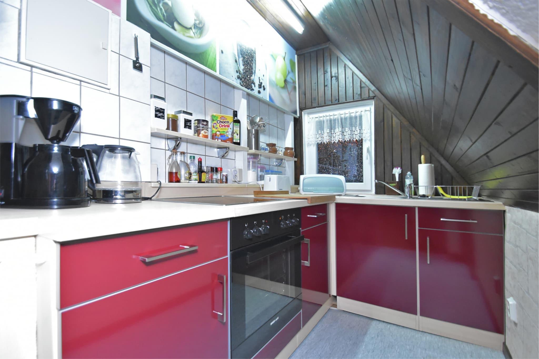 Ground floor: (Entrance, hall, bedroom(bunk bed), bathroom(bathtub with shower, washbasin, toilet, hairdryer))\n\nOn the 1st floor: (dining room(dining table, radio, CD player), open kitchen(electric kettle, toaster, cooker(ceramic, electric), coffee machine(filter), oven, microwave, fridge(+ freezer)), Living/bed room(double sofa bed, TV(flatscreen, satellite)), toilet(washbasin))\n\ncot, heating(central, gas), terrace(private), garden(shared with the owner ), garden furniture, BBQ(electric), 2x parking, bicycles available, stair gate, iron, party games, Sunscreen, Swing set