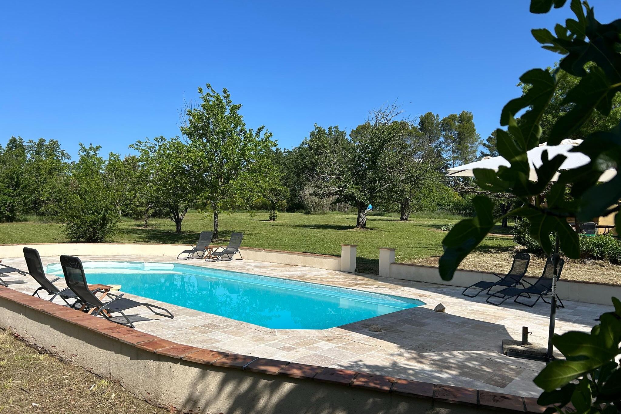 Spacieuse maison de vacances à Villecroze avec piscine