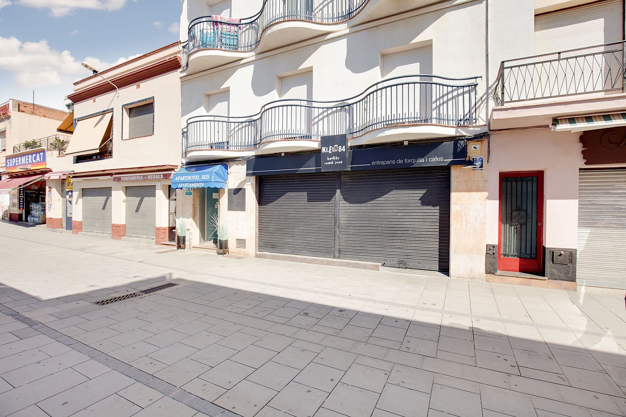 Neat apartment with balcony in the center of Malgrat, 100m from the beach, 4 pax