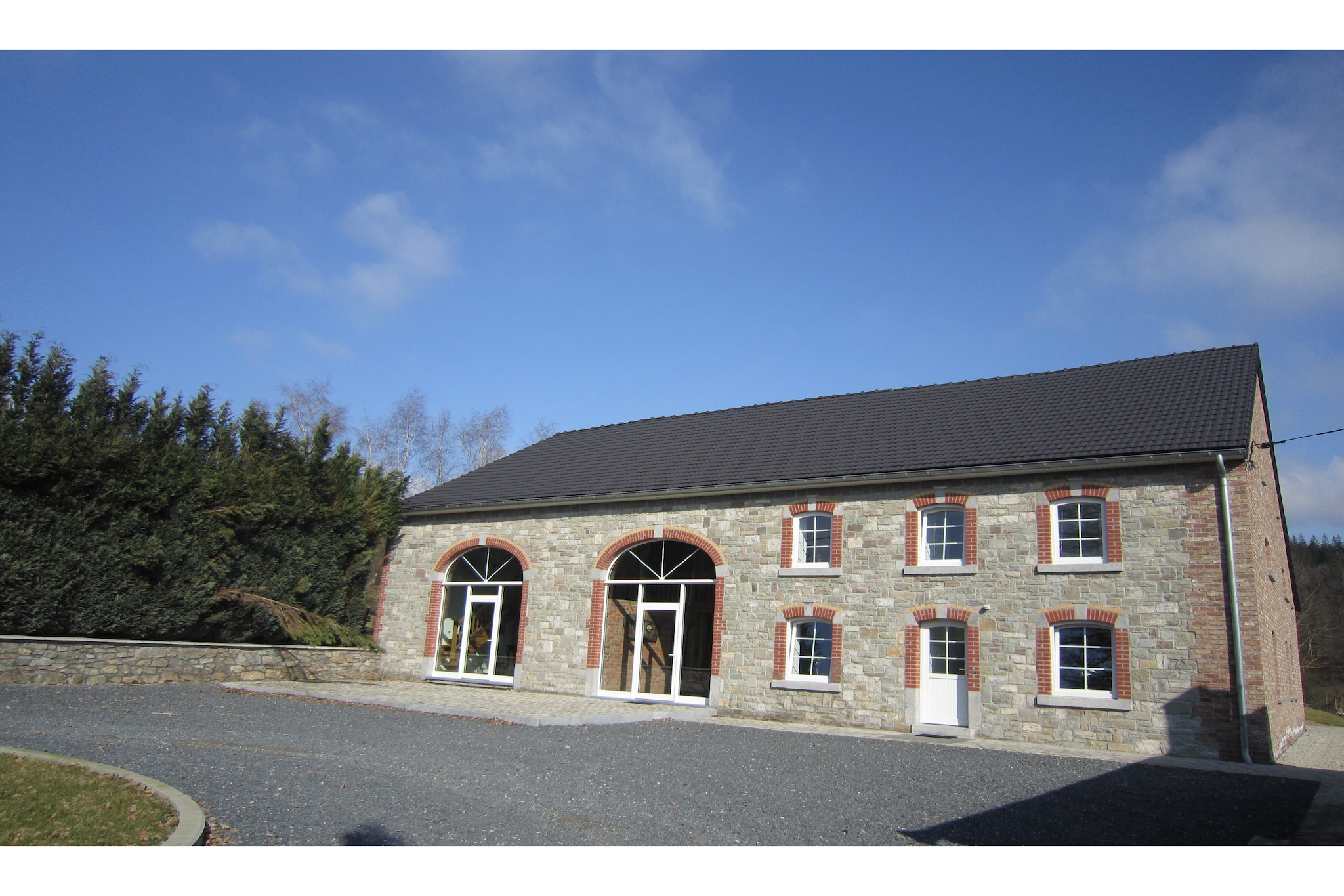 Cottage Saint Hilaire-Buitenkant zomer