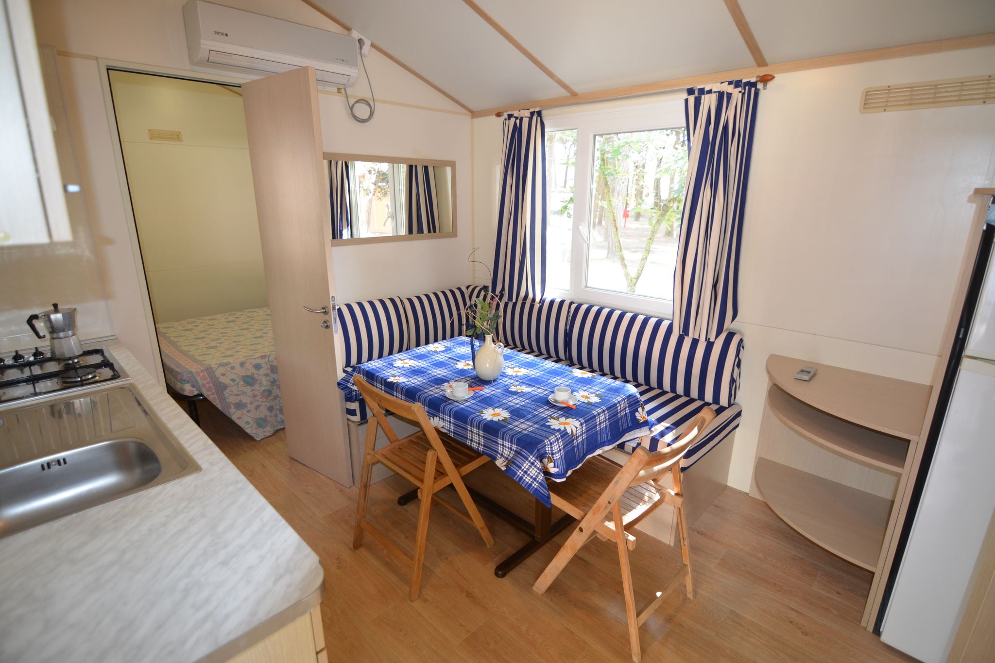 Well furnished mobile home a few meters from the sea on the Adriatic coast