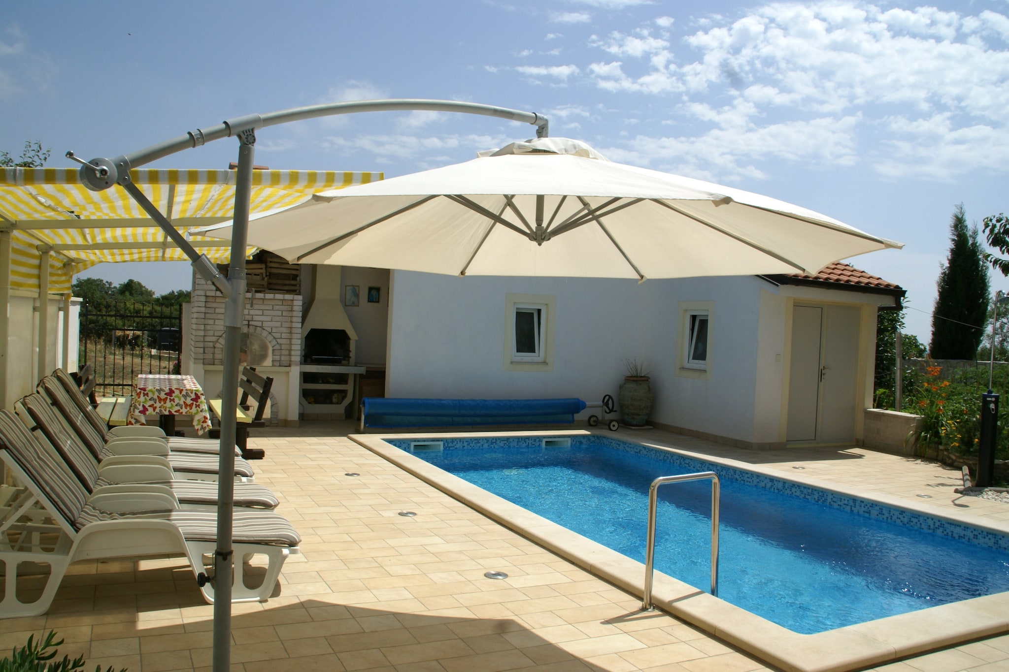 Lounge here in the sun at this apartment in the city of Vinkuran, close to Pula. With free wifi and air-conditioning here, you can chill without a thought about the internet speed for that official call that you could not get out of.
Beach lies a hop away and is a delight for all the beach-bums. Town Centre of Pula is an amazing place to cash on culture, local products and souvenirs to take back home. Essentials and Groceries can be procured from the supermarket a walk away.
Take a late-night in the pool and watch the stars while enjoying your favourite drink here. Shower outside will allow you take a shower and dust away all the sand and salt. Roofed terrace with furniture is a perfect place to enjoy breakfast and enjoy the sun. Kitchen is well-equipped letting you follow a wholesome diet as you spend your days here.
Pula Airport is 15 km away.
About Belvilla
When you stay in a Belvilla home, you can rest assured of a unique holiday home in ideal surroundings at an attractive price. The portfolio of accommodations consists of more than 40,000-holiday homes in 20 European countries. Interested in a weekend getaway, a summer or winter sports holiday or simply a short break? Do you prefer the coast, the countryside or the mountains? Whatever your preference, there is a Belvilla home to meet your needs, from a cosy gîte for two to a castle big enough for the entire family, from an apartment in the heart of Rome to a cabin in the middle of nowhere, from a simple tree house to a luxury dream villa and from close to home to the other side of Europe.
A Belvilla home gives you the freedom to enjoy breakfast in your pyjamas or continue a good conversation into the morning hours without having to worry about the bar's closing time. Prepare gourmet meals with fresh local ingredients in your own kitchen and take advantage of having your own swimming pool to do as many cannonballs as you want! In other words, you can enjoy complete privacy in your home away from home.