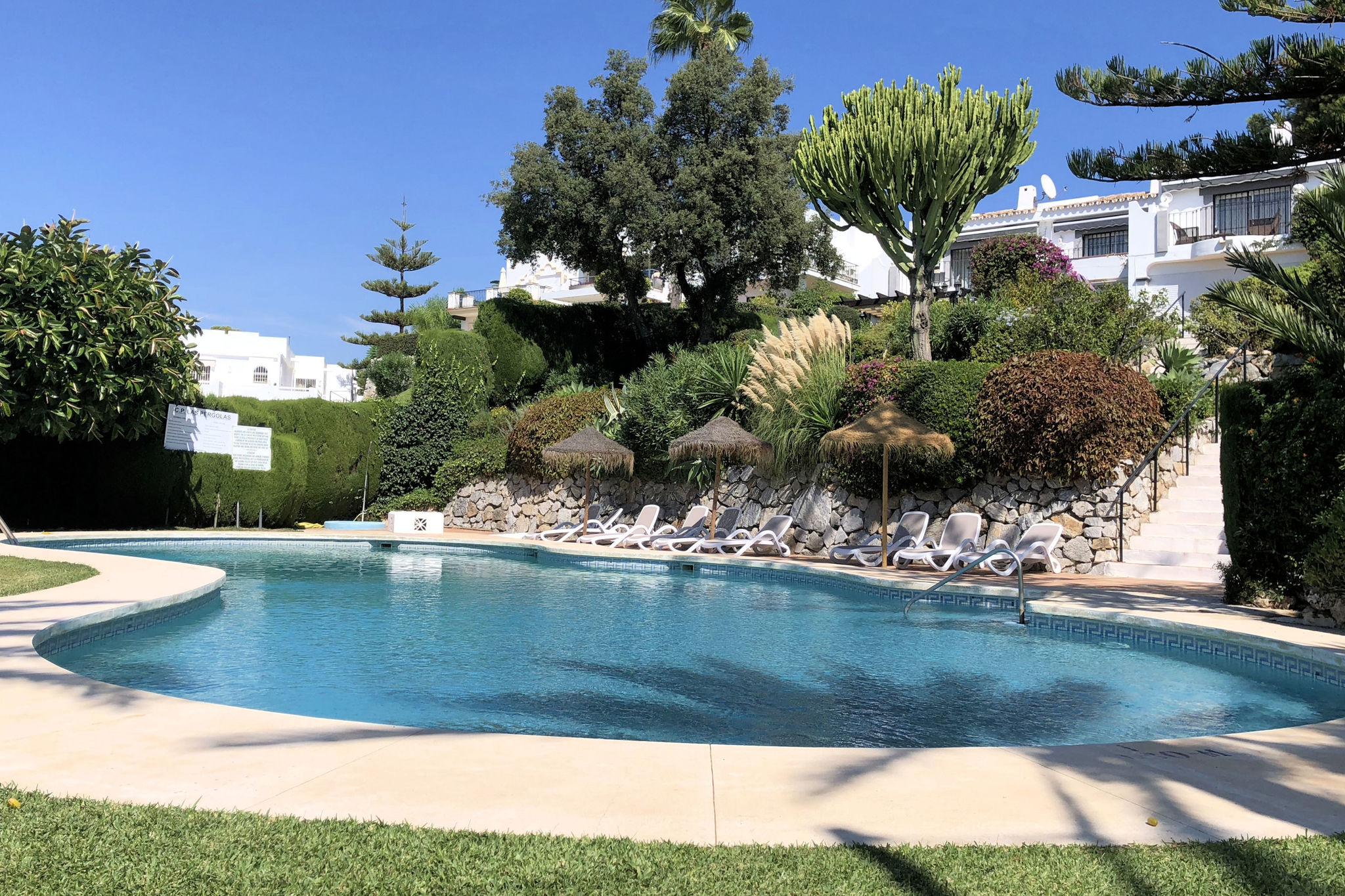 Maison de vacances moderne avec piscine commune à Marbella