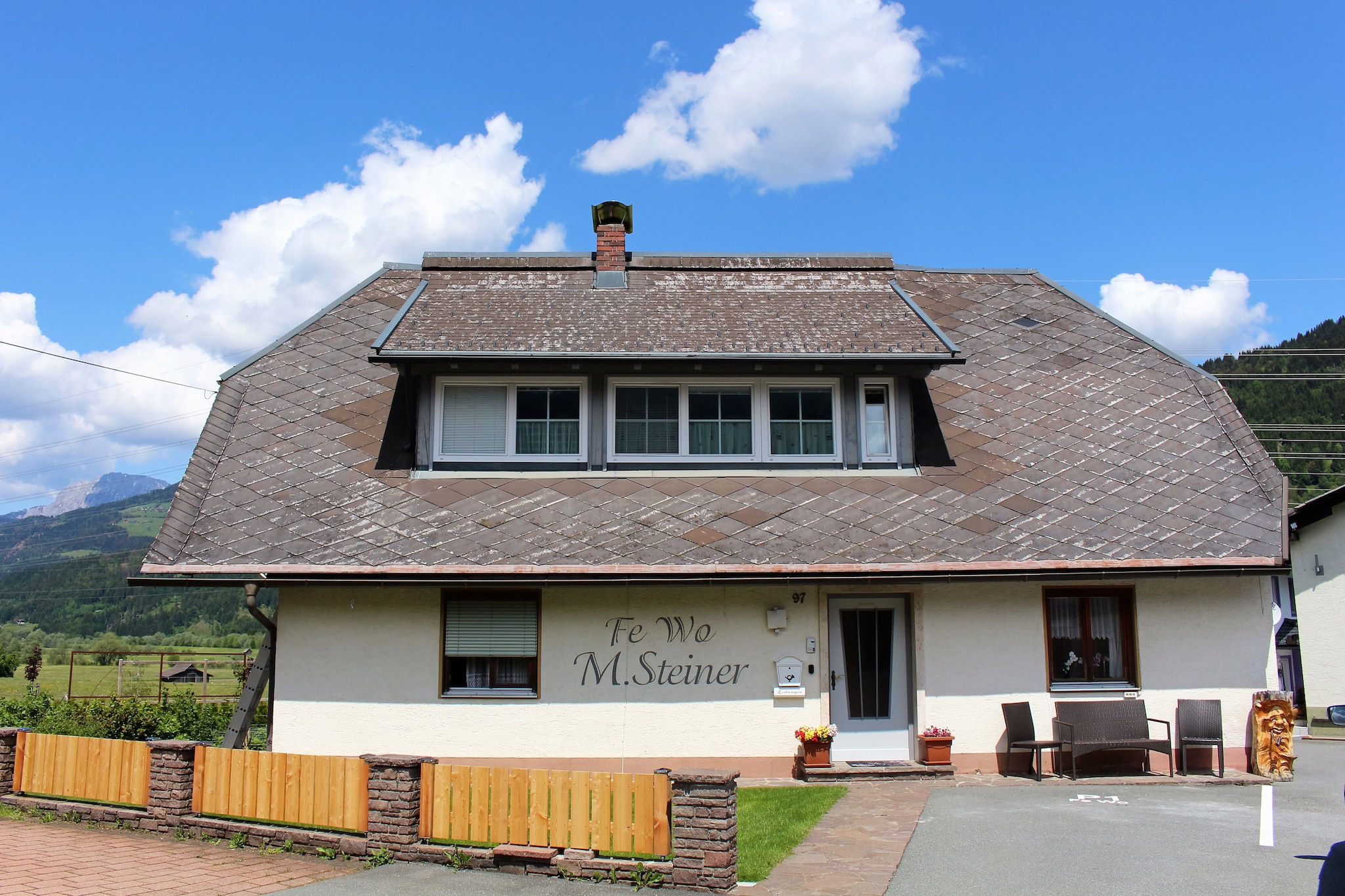 This beautiful and family-friendly holiday apartment for a maximum of 5 people is located in a holiday home in TrÃ¶polach in the district of Hermagor - Pressegger See in the Gailtal in Carinthia, near the Italian border.

The holiday apartment is on the first floor and offers a cozy living/dining room with a fully equipped kitchen, 2 spacious bedrooms (one with an additional sofa bed) and a bathroom. The holiday apartment also has a very large terrace. In the garden belonging to the house you can enjoy the peace and the beautiful view. You can park directly at the house.

The Alpine region around TrÃ¶polach is a perfect place for hikers or cyclists. There are over 1000 kilometers of hiking trails to explore in the Gailtal and Carnic Alps. 950 kilometers of very well-marked cycle paths await cyclists. Pressegger See provides fun on, around and in the water. Other possible leisure activities include climbing in the rock labyrinth, visiting a summer toboggan run or playing golf on the Gailtal golf course.

The holiday apartment is in a wonderfully quiet location in TrÃ¶polach, within walking distance of the gondola, at the foot of the Nassfeld hiking and skiing area with 110 kilometers of slopes and 30 lifts.

There are plenty of shops for your daily needs right in town as well as a good selection of restaurants.
