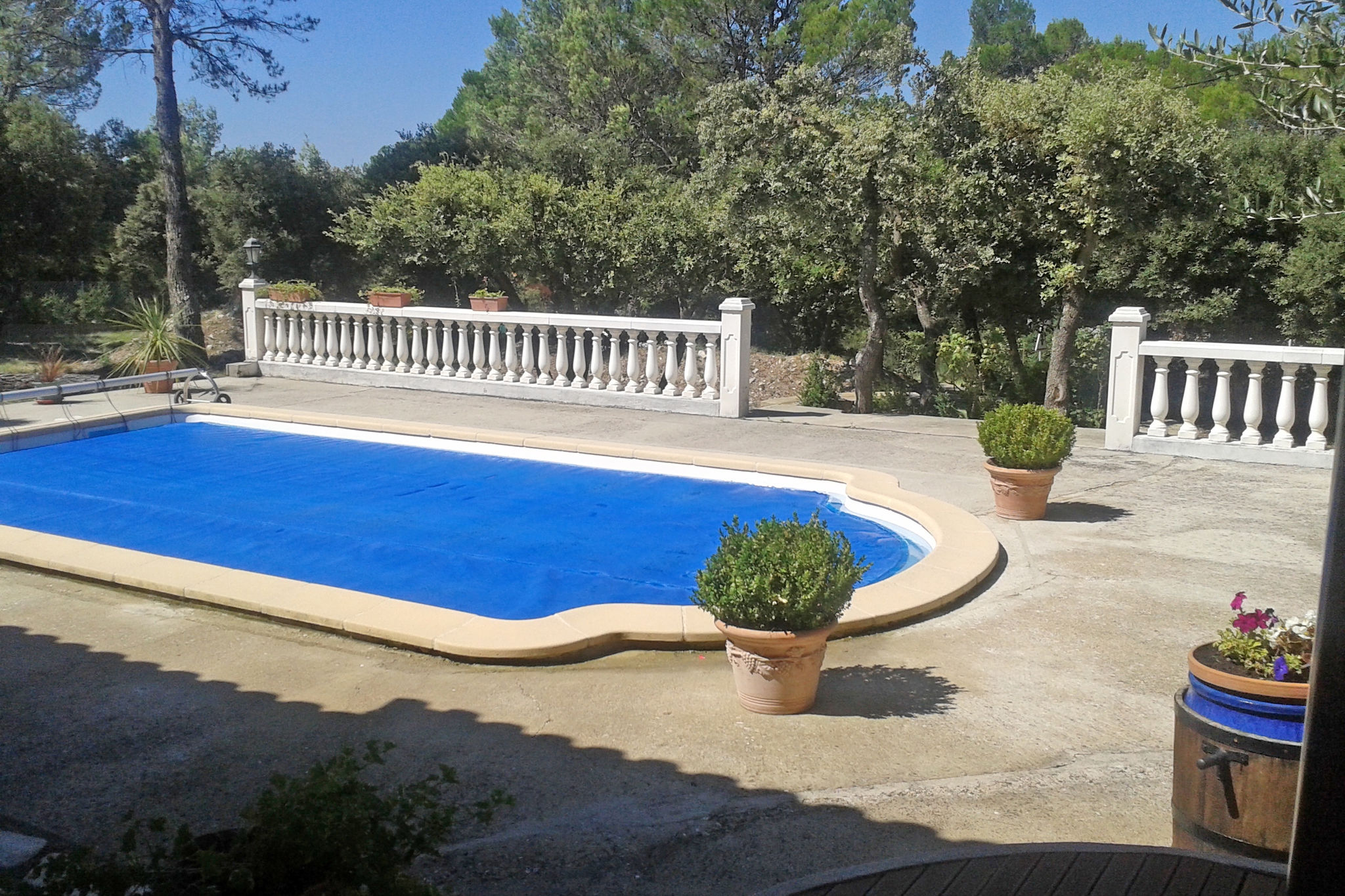 Jolie maison de vacances à Uchaux France avec piscine privée