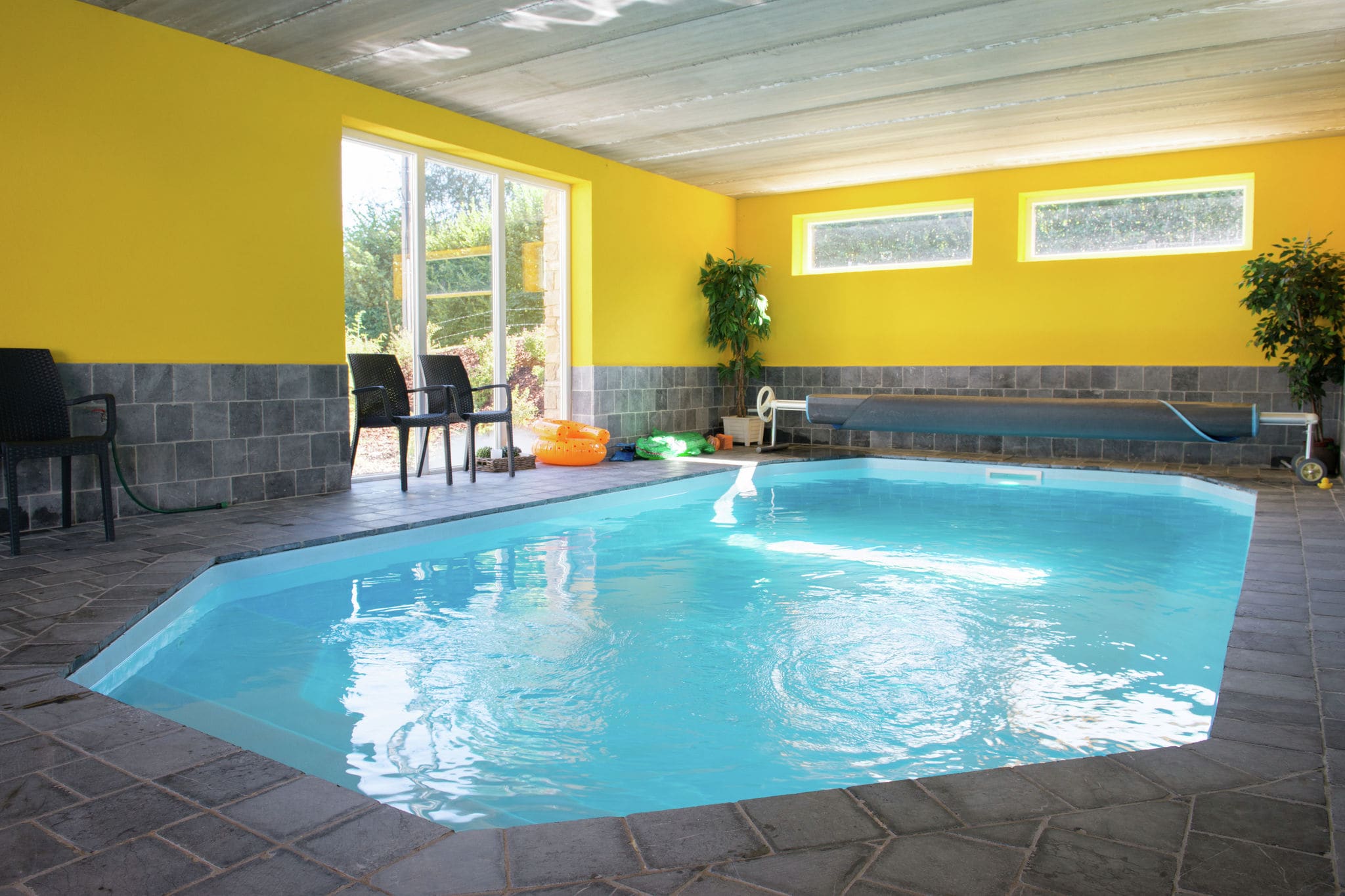 Ruhiges Ferienhaus mit eigenem Swimmingpool in Stoumont