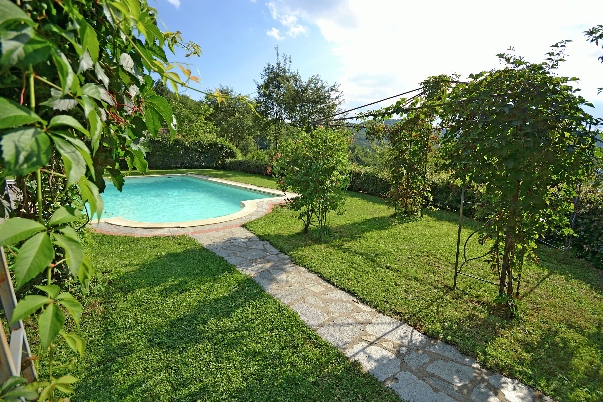 Mooie vila met privé zwembad, ruime tuin, veel privacy en dichtbij Cortona