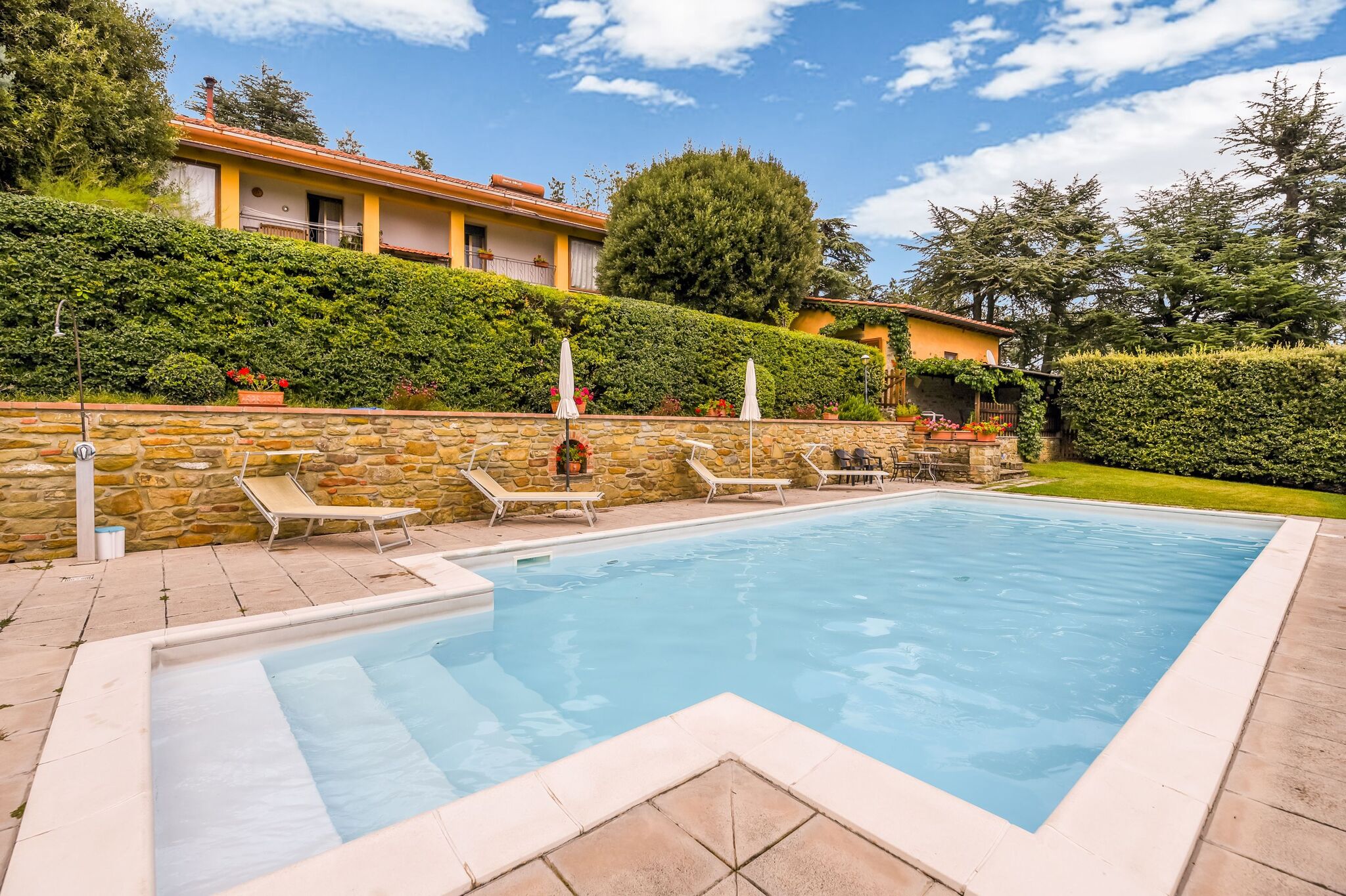 Grand chalet avec piscine privée situé à Cortona