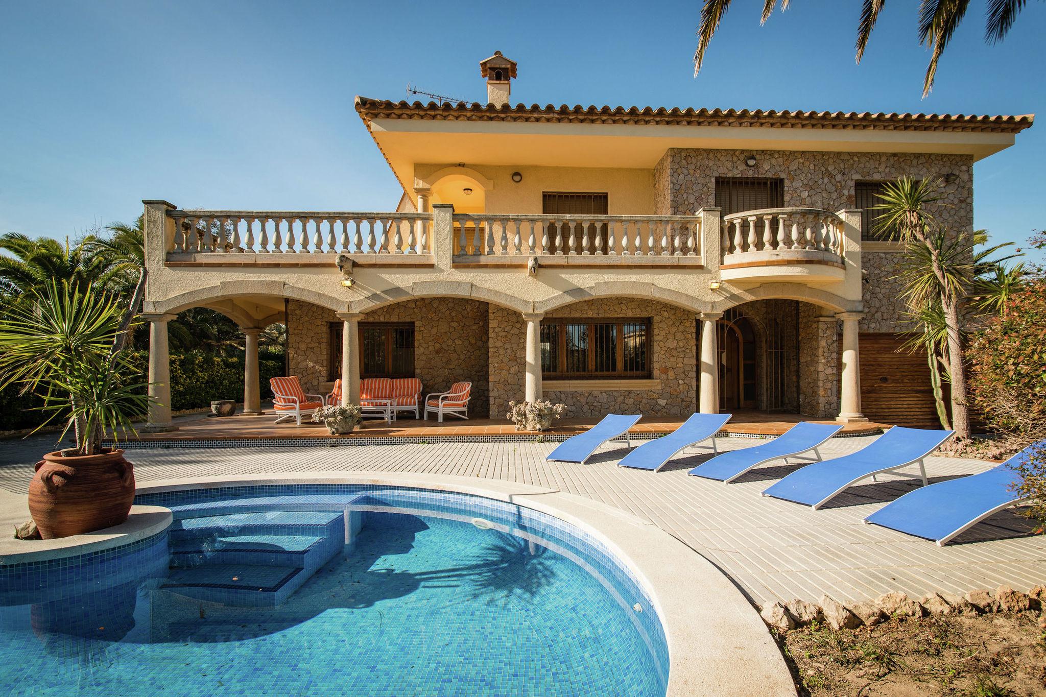 Verführerische Ferienhaus in Sant Pere Pescador mit Schwimmbad