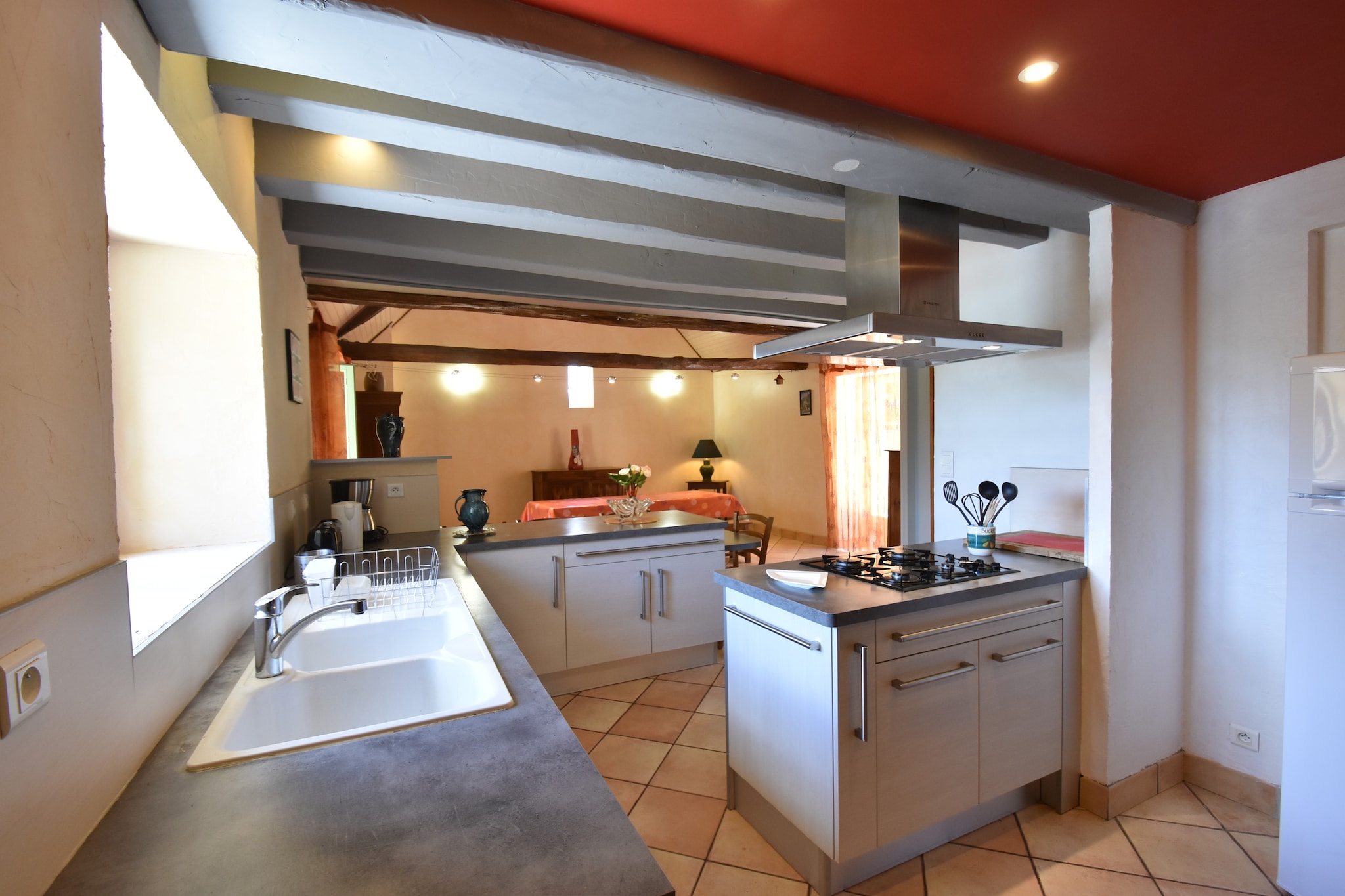 Ground floor: (Sitting room(TV(no dutch television channels), DVD player, radio, CD player), dining room, open kitchen(coffee machine, oven, microwave, dishwasher, fridge-freezer), bedroom(double bed(160 x 200 cm)), bedroom(2x single bed(90 x 190 cm)), bedroom(double bed(140 x 190 cm)), bathroom(bath tub, shower, 2x washbasin), mezzanine)\n\ntoilet, washing machine, heating(floor heating), terrace(roofed), terrace, garden, garden furniture, BBQ, swimming pool(shared with other guests, 10 x  5 m., opened from 1/2 May upto and including Sep), boules court, play equipment, table tennis table