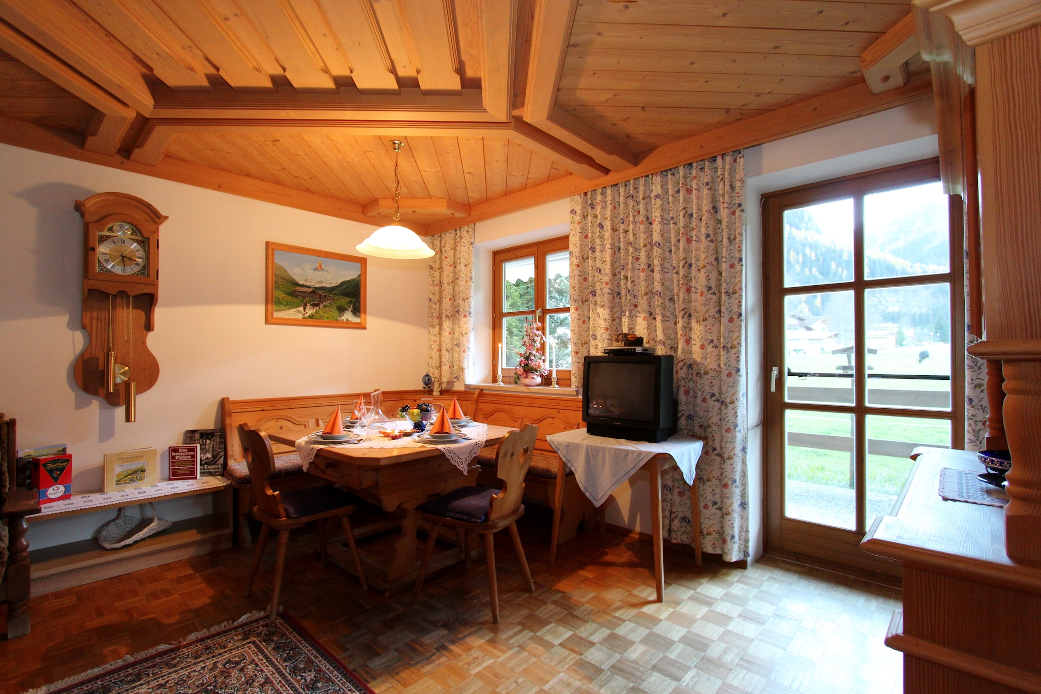 An original, pleasant 3-bedroom apartment located in the middle of Sulzau near Neukirchen am Grossvenediger, with a typical Austrian decor and a rustic appearance. From the spacious terrace, you can enjoy the splendour of the Hohe Tauern Alps.
In the summer, you can discover the various cycling, mountain biking and hiking routes direct from your front door. There is a public swimming pool 3 km away. During the winter, the region is known for its well-groomed ski slopes at the Wildkogel Ski Circus at 2.8 km. You can get on the ski bus 100 m from the home. Après ski, snow-shoeing or relaxing in the surrounding spas: there's something for everyone here.
The spacious apartment with sofa bed and underfloor heating is located on the ground floor. The apartment has a kitchen with a dishwasher and 2 bathrooms, 1 with a bathtub. The apartment is suitable for 5 adults and 3 children up to the age of 14 years. There is a ski storage room and free parking. High chairs and cots are also available.
About Belvilla
When you stay in a Belvilla home, you can rest assured of a unique holiday home in ideal surroundings at an attractive price. The portfolio of accommodations consists of more than 40,000-holiday homes in 20 European countries. Interested in a weekend getaway, a summer or winter sports holiday or simply a short break? Do you prefer the coast, the countryside or the mountains? Whatever your preference, there is a Belvilla home to meet your needs, from a cosy gîte for two to a castle big enough for the entire family, from an apartment in the heart of Rome to a cabin in the middle of nowhere, from a simple tree house to a luxury dream villa and from close to home to the other side of Europe.
A Belvilla home gives you the freedom to enjoy breakfast in your pyjamas or continue a good conversation into the morning hours without having to worry about the bar's closing time. Prepare gourmet meals with fresh local ingredients in your own kitchen and take advantage of having your own swimming pool to do as many cannonballs as you want! In other words, you can enjoy complete privacy in your home away from home.