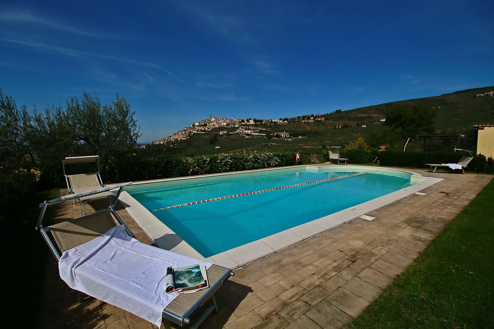Quaint Farmhouse in Trevi with Swimming Pool