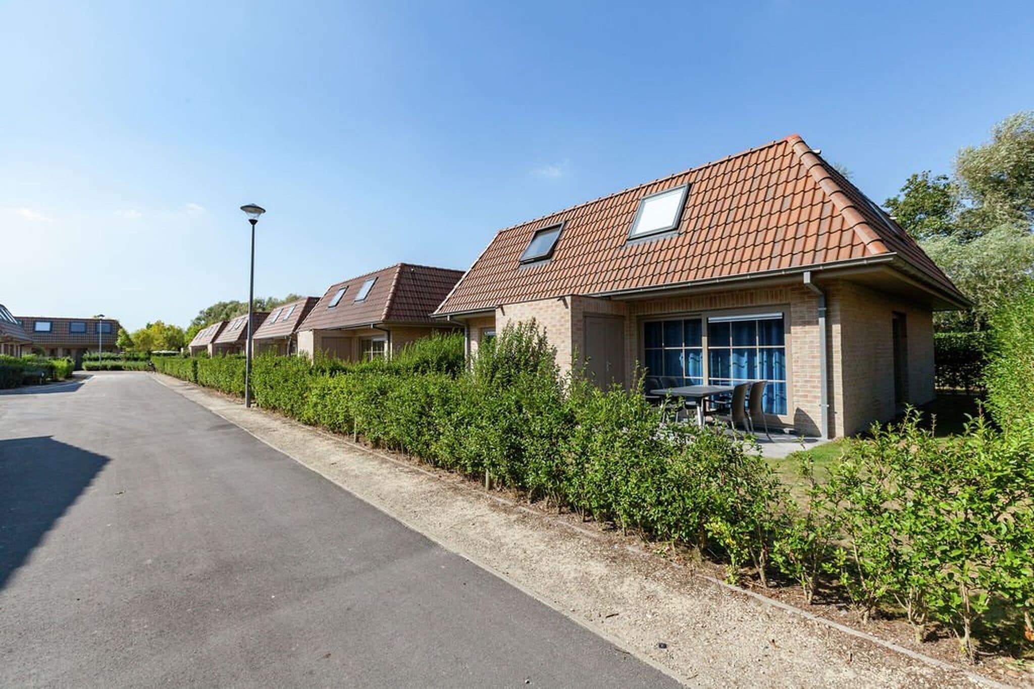Geweldig vakantiehuis in Adinkerke met een omheind terras