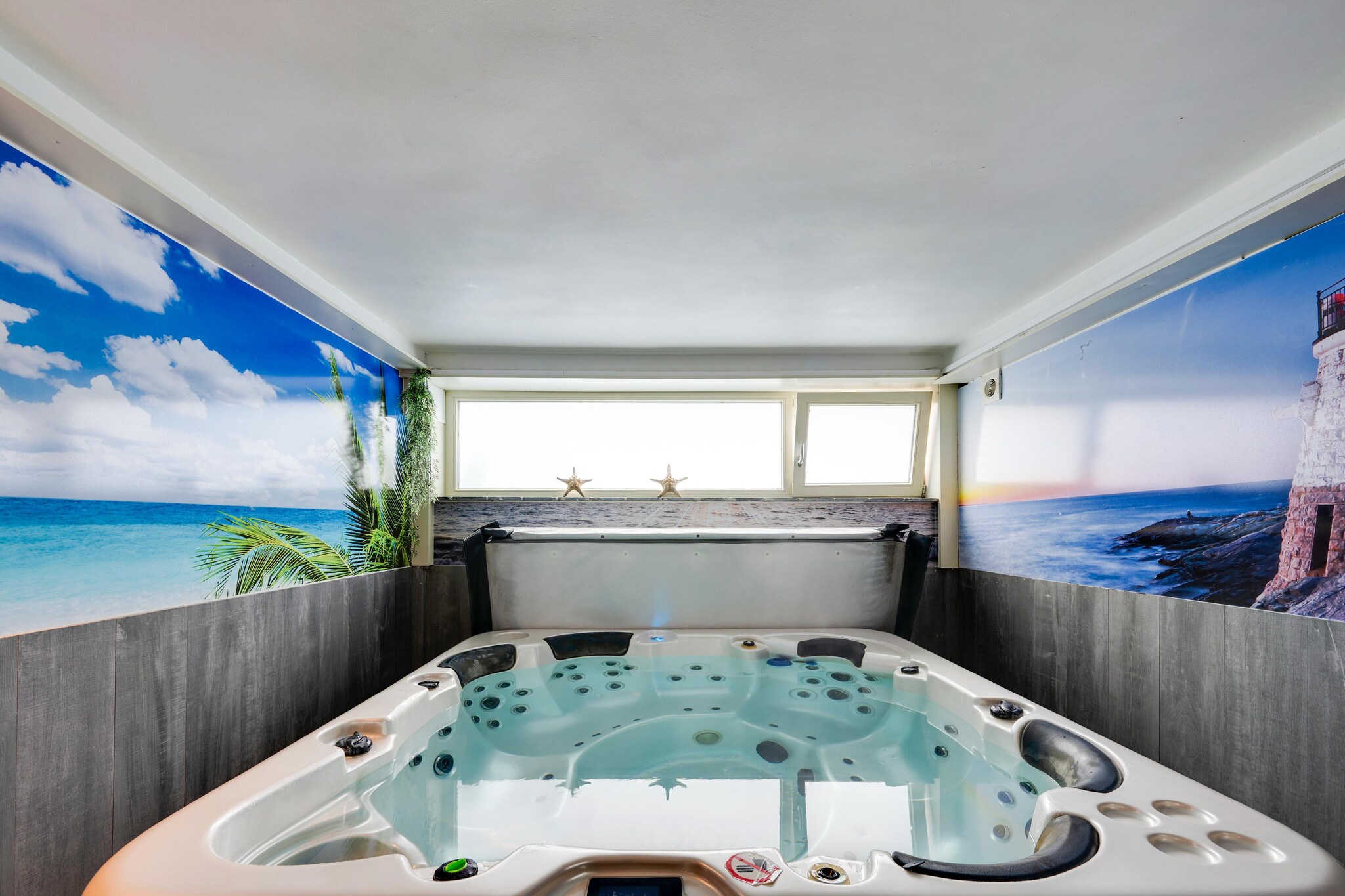 Villa with jacuzzi & sauna 500m from beach