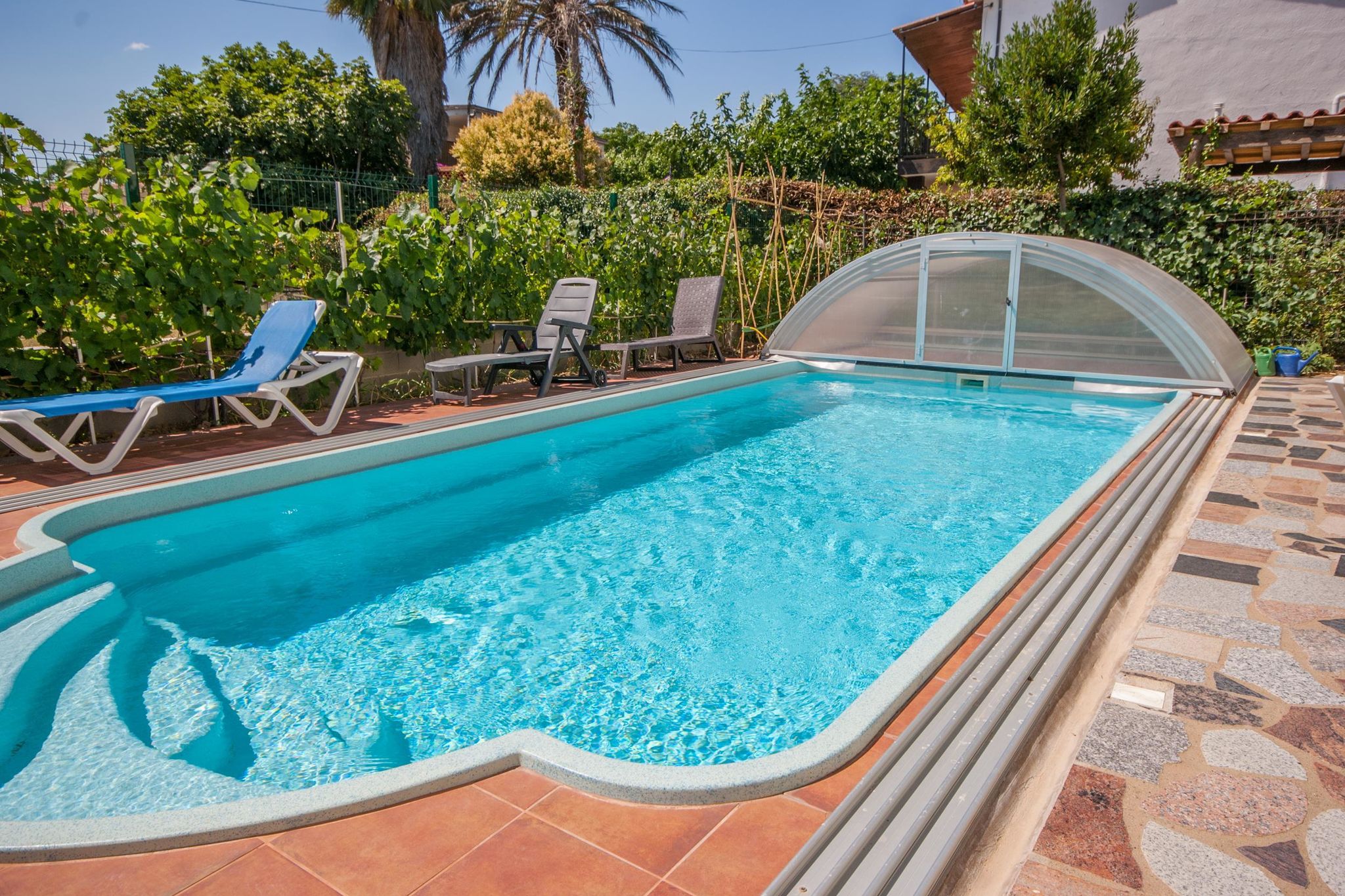Twee separate verdiepingen tellend vakantiehuis met privé-zwembad