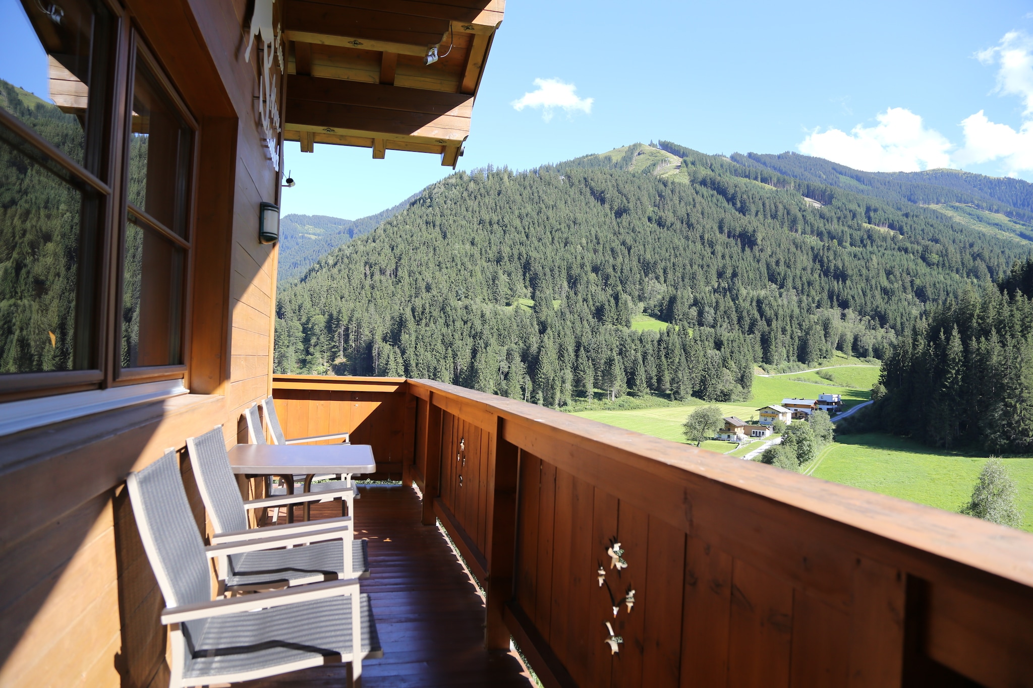 Spacious chalet near ski area