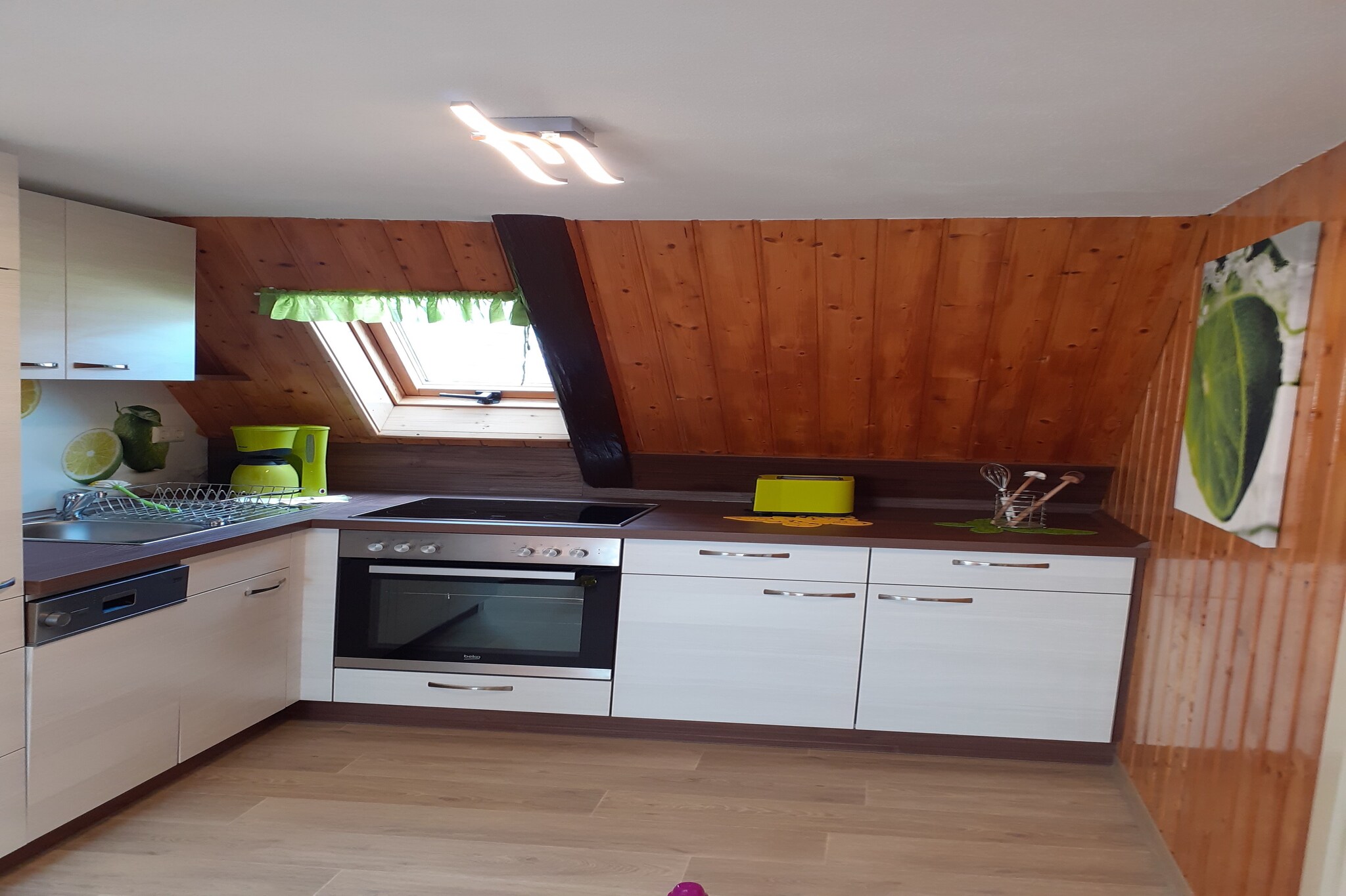 On the 2nd floor: (Living room(TV, radio), Kitchen(cooker(2 ring stoves, electric), coffee machine(filter), microwave, fridge), bedroom(double bed(190 x 200 cm)), bedroom(double bed(190 x 200 cm)), bathroom(shower, washbasin, toilet))\n\nheating(central), garden(shared with other guests, 1000 m2), BBQ(charcoal), parking, pond, play equipment, table tennis table, children\'s bed, high chair