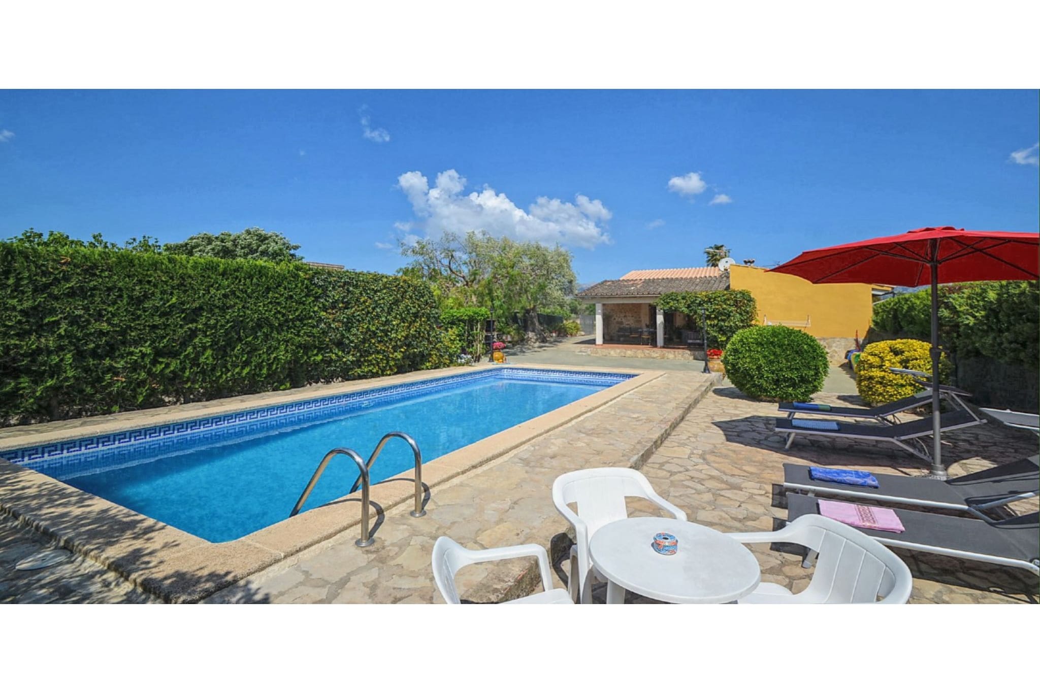 Ferienhaus mit herrlichem Blick über die Landschaft mit eigenem Pool