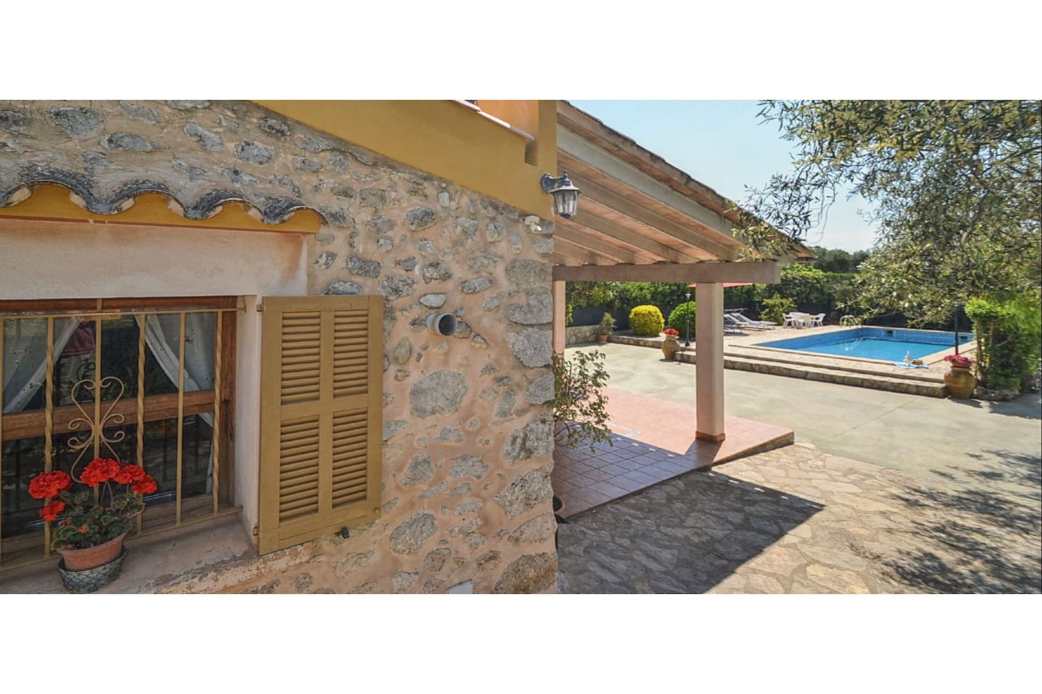 Ferienhaus mit herrlichem Blick über die Landschaft mit eigenem Pool