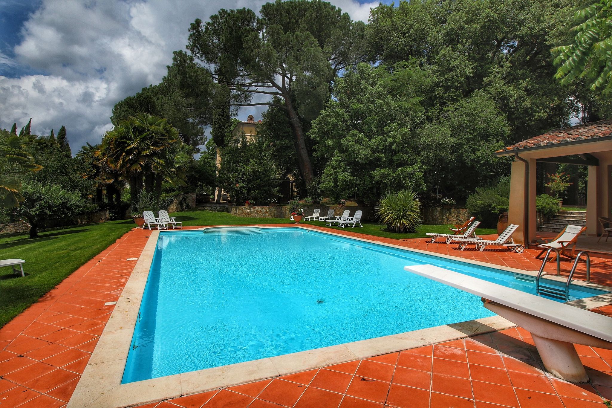 Landgoed met zwembad en tennisbaan in de Toscaanse heuvels
