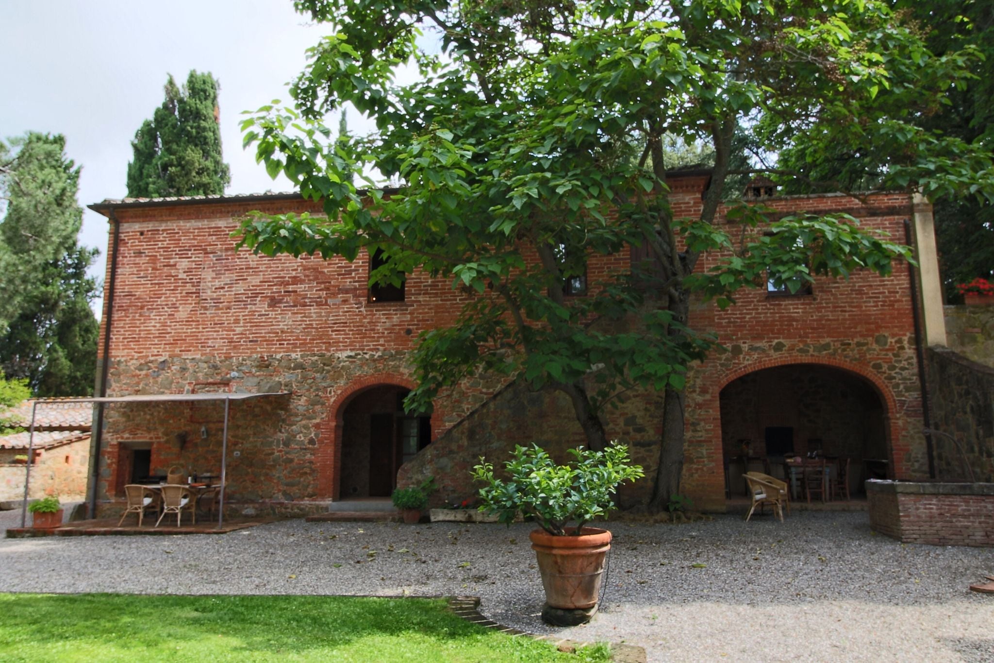 Gemütliche Villa in Sinalunga mit Terrasse