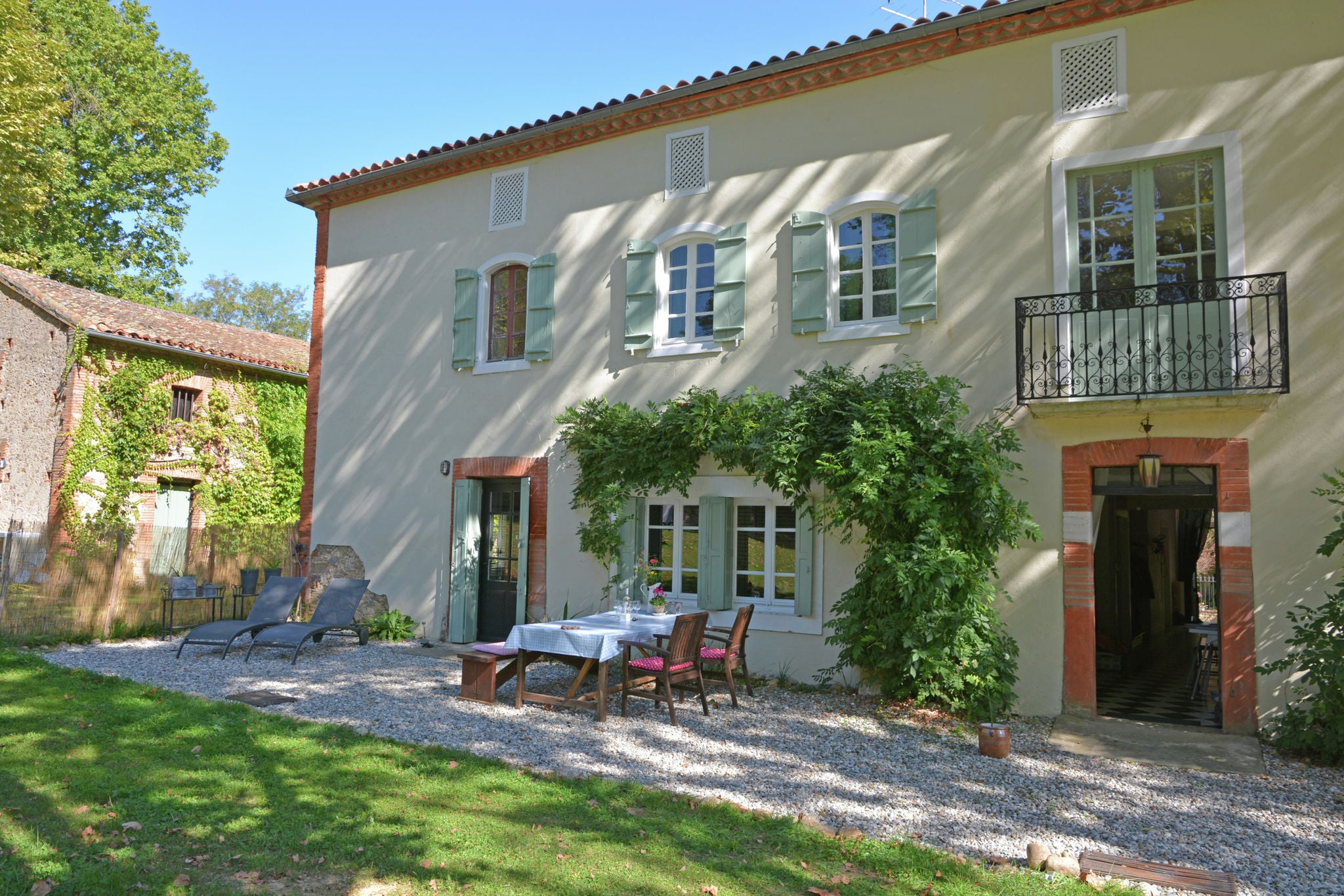 Picturesque Villa in Artigat with Private Terrace