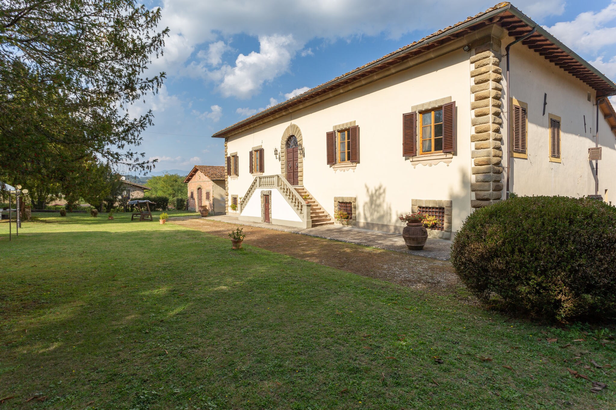 Ancient Medici villa with private pool and views of the hills of Mugello